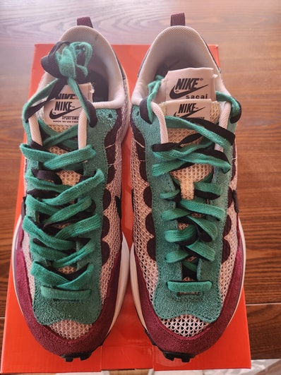 sacai × Nike Vapor Waffle "String/Red/Green"