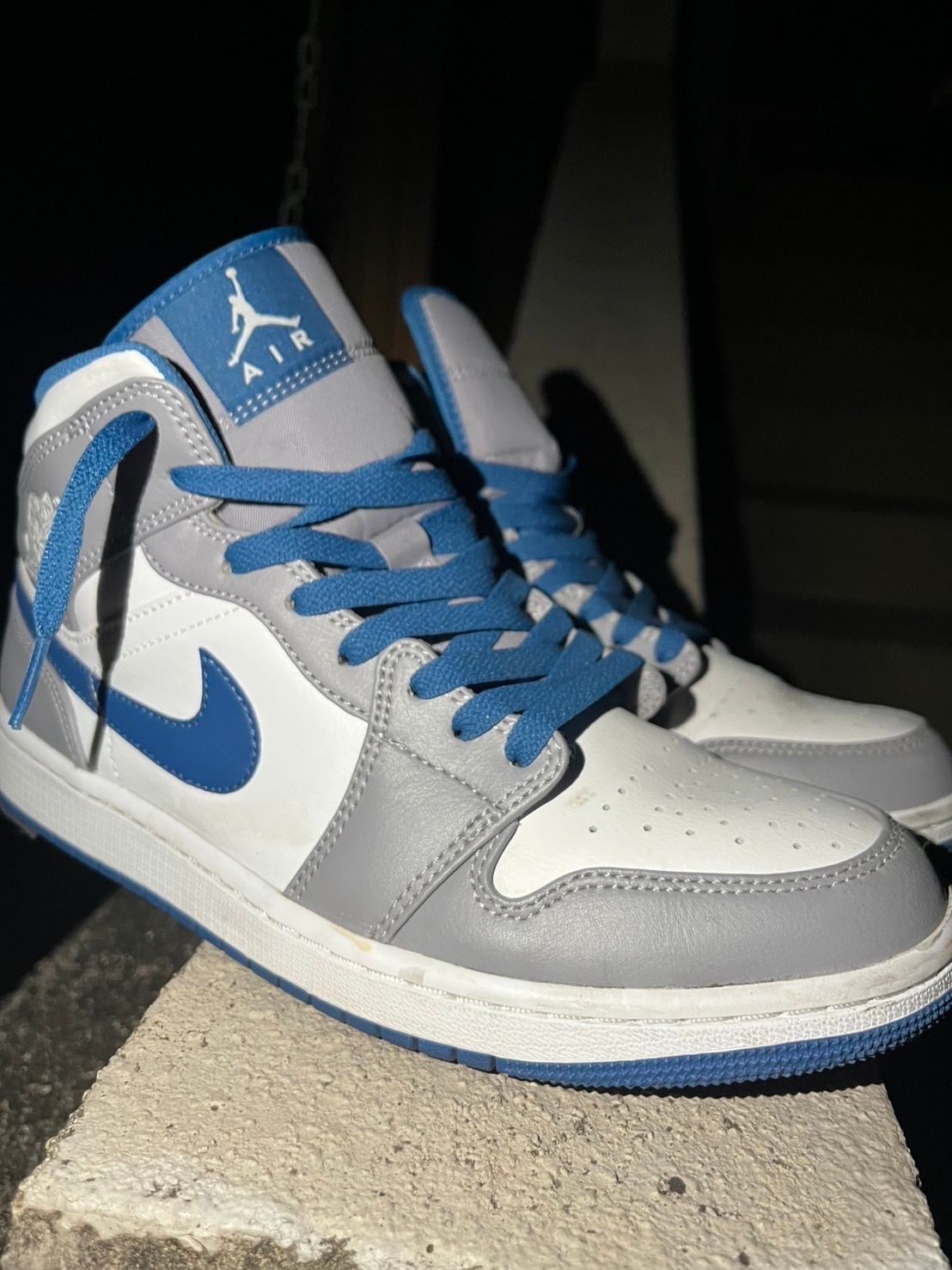 Nike Air Jordan 1 Mid "True Blue"