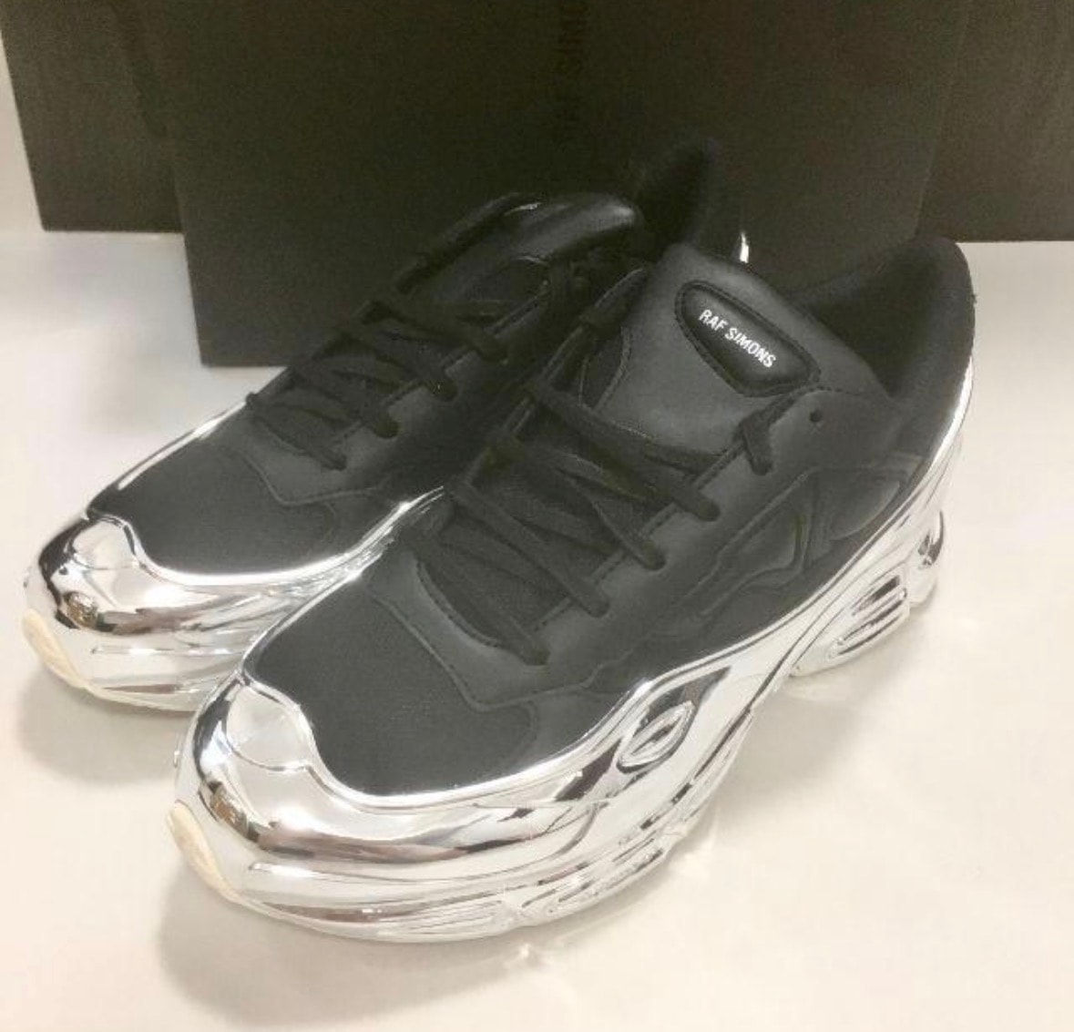 RAF SIMONS × adidas Ozweego "Black/Silver Metallic"