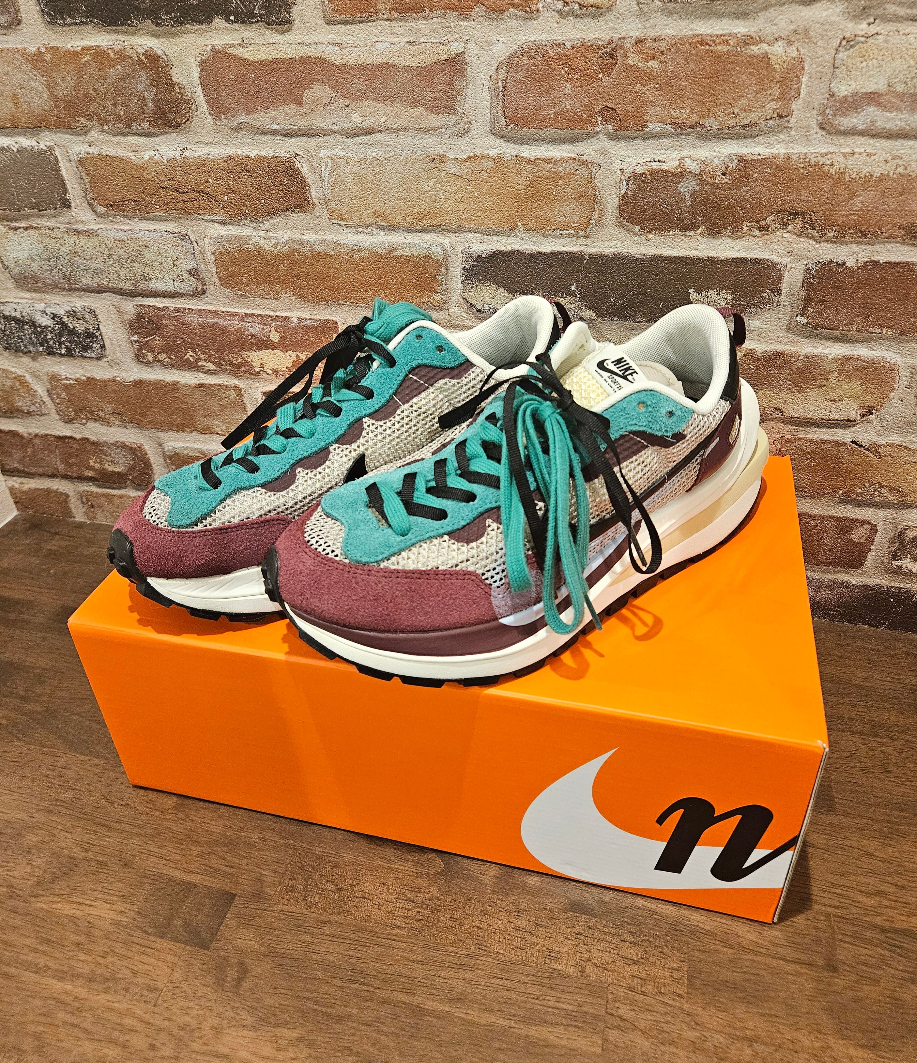 sacai × Nike Vapor Waffle "String/Red/Green"