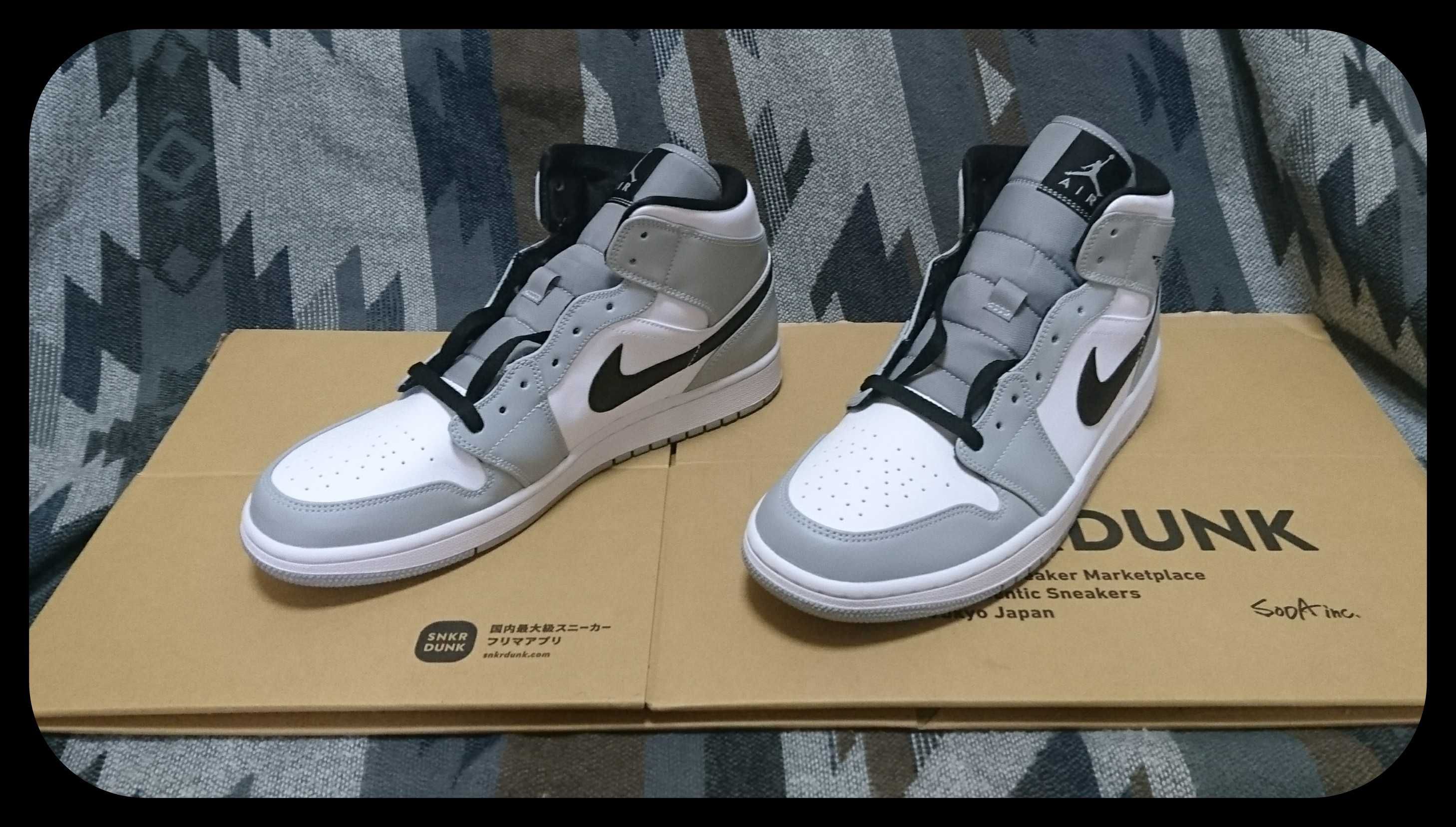 Nike Air Jordan 1 Mid "Light Smoke Grey/White/Black"