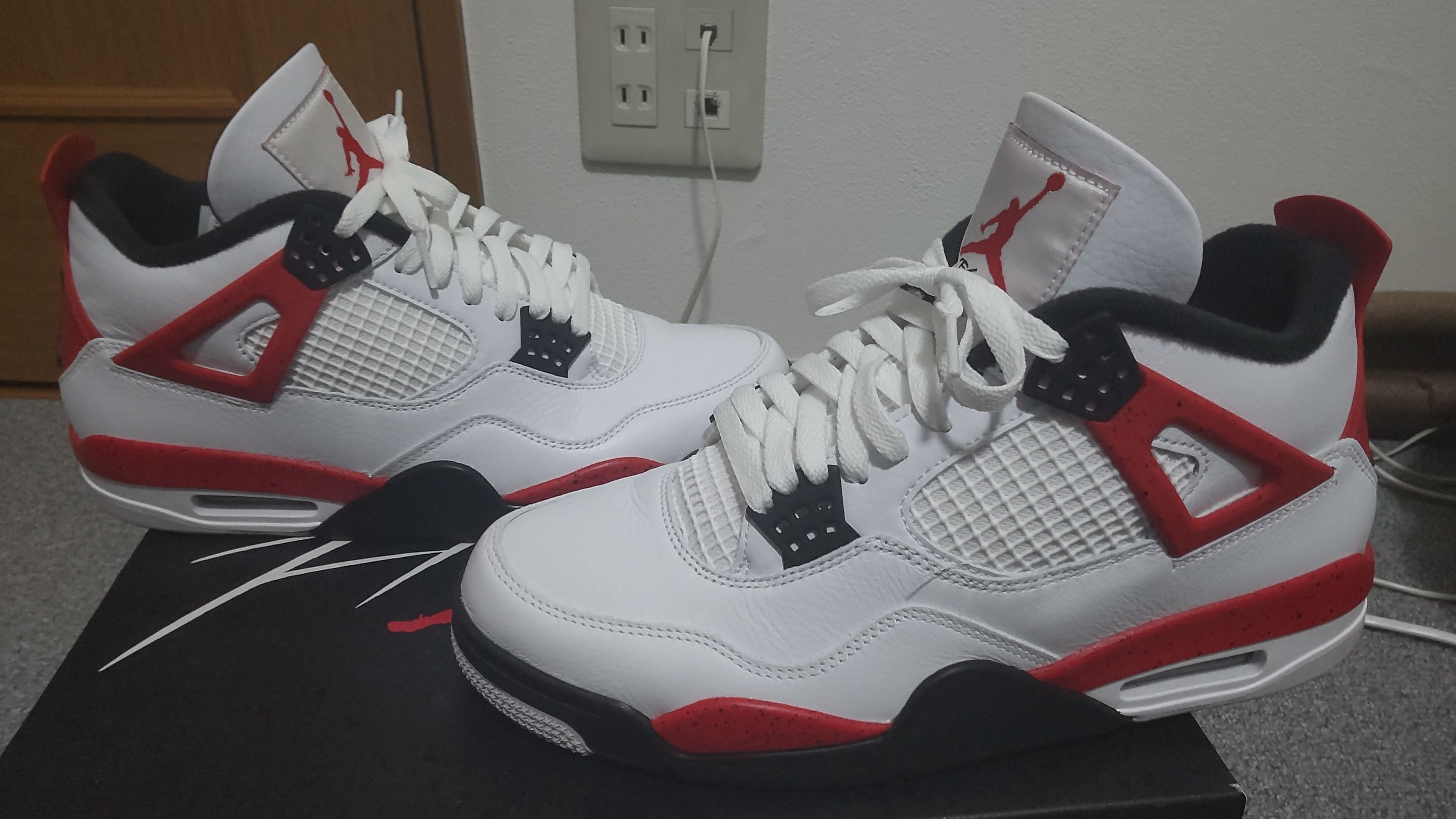 Nike Air Jordan 4 Retro "Red Cement"