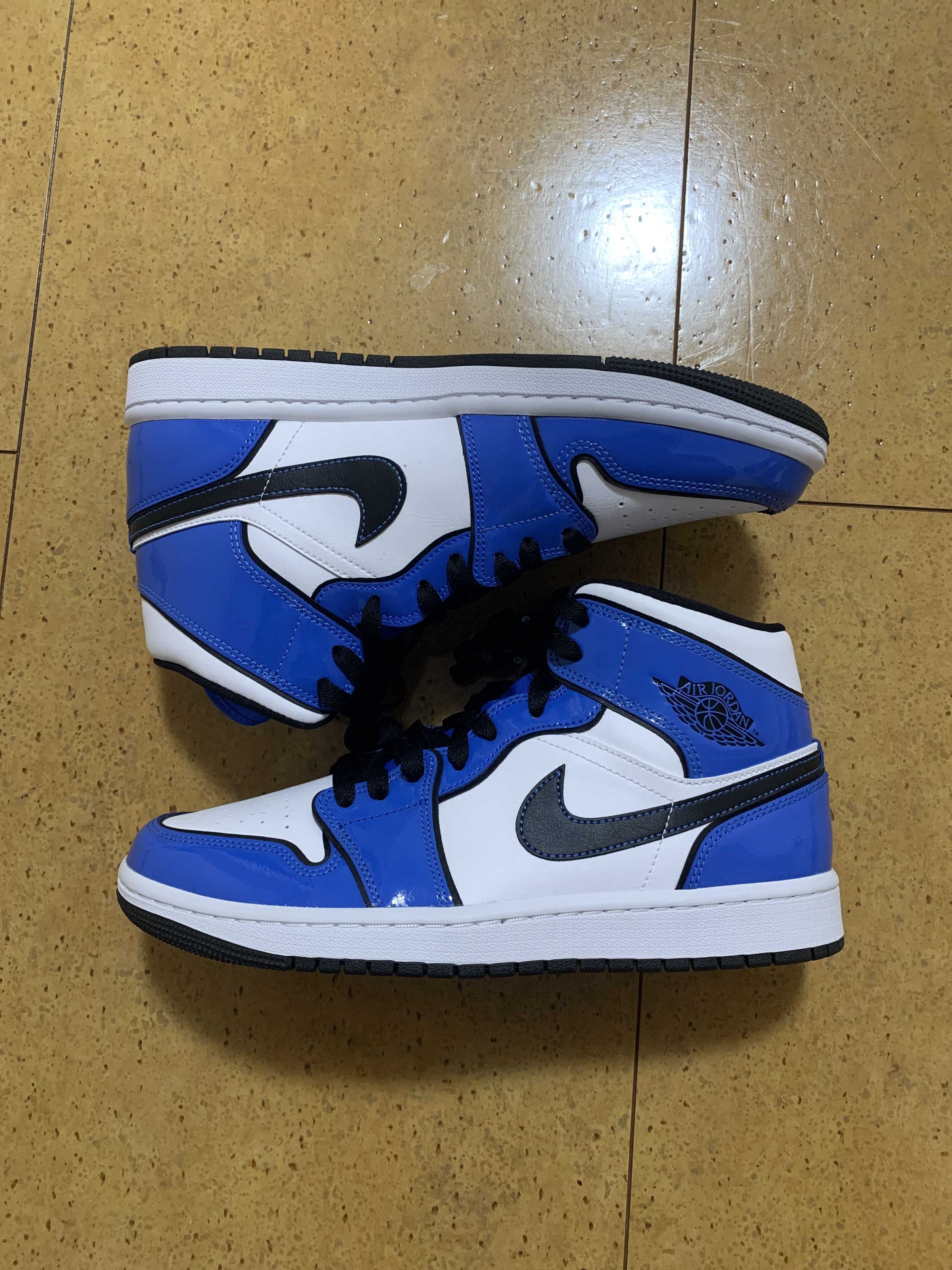 Nike Air Jordan 1 Mid SE "Signal Blue"