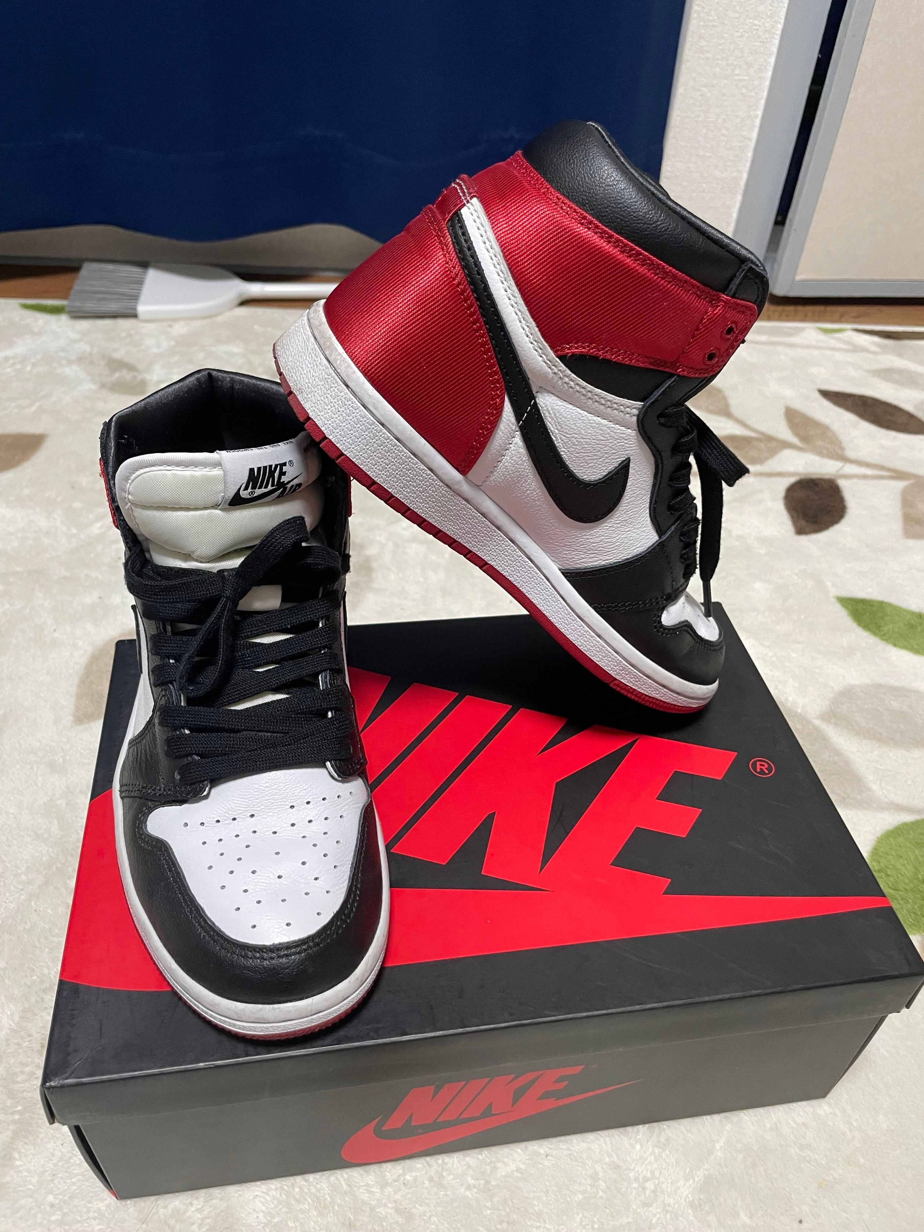Nike Women's Air Jordan 1 Retro High "Satin Black Toe"