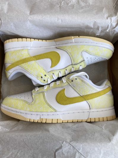 NIKE Women's DUNK LOW "YELLOW STRIKE"