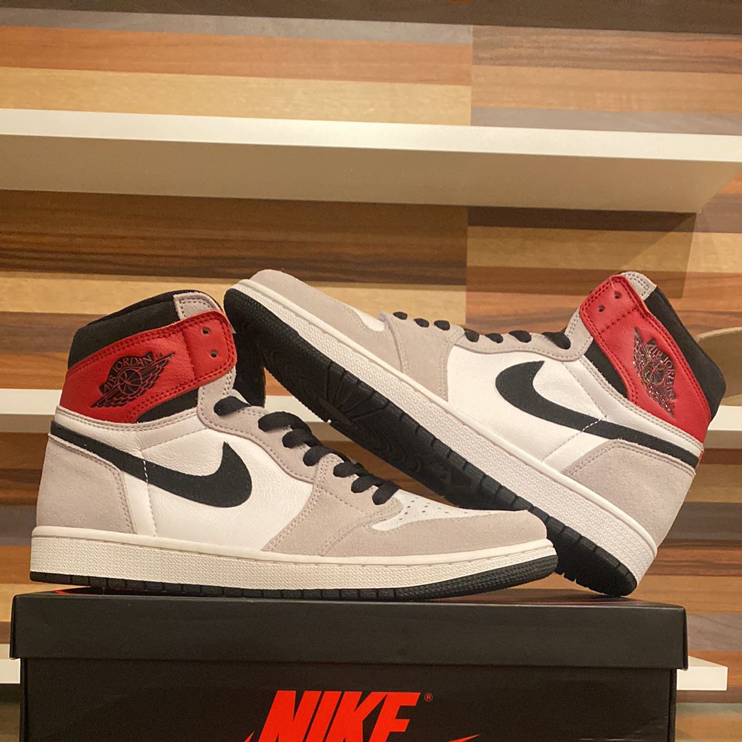 Nike Air Jordan 1 High OG "White/Black/Light Smoke Grey"