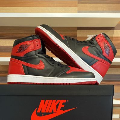 Nike Air Jordan 1 Retro High OG "Bred/Banned" (2016)