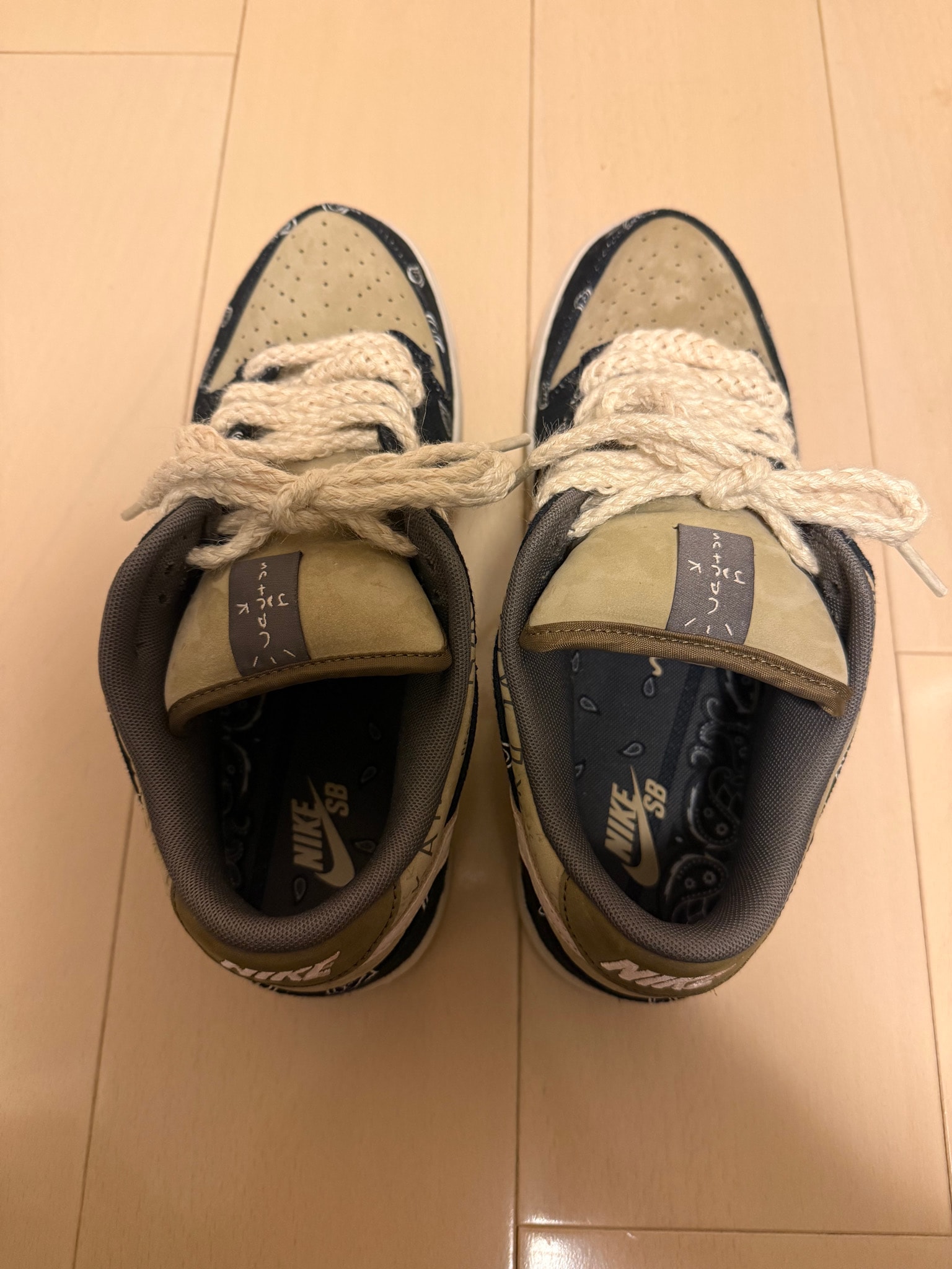 Travis Scott × Nike SB Dunk Low "Black/Parachute Beige"