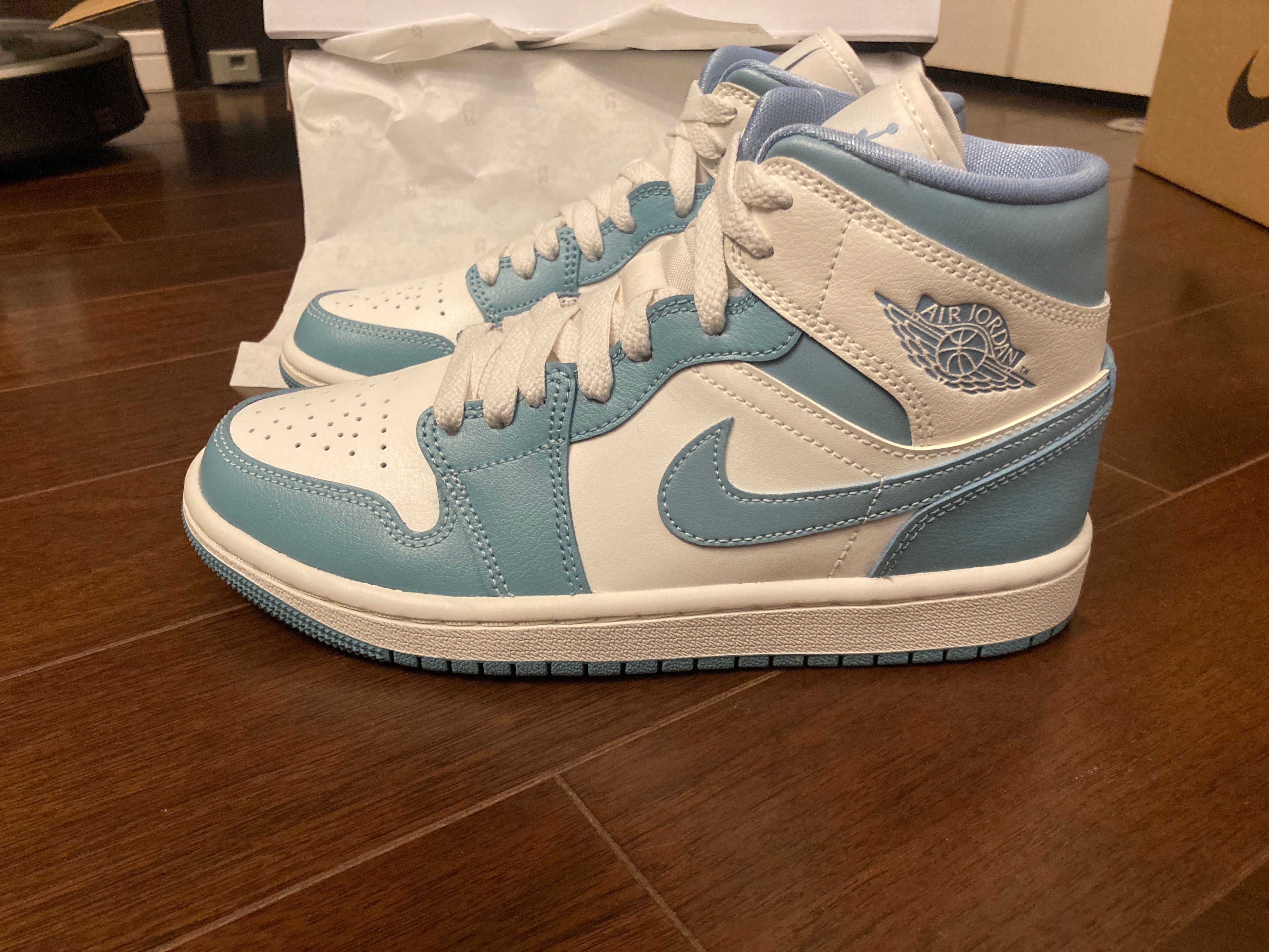 Nike Women's Air Jordan 1 Mid "University Blue"