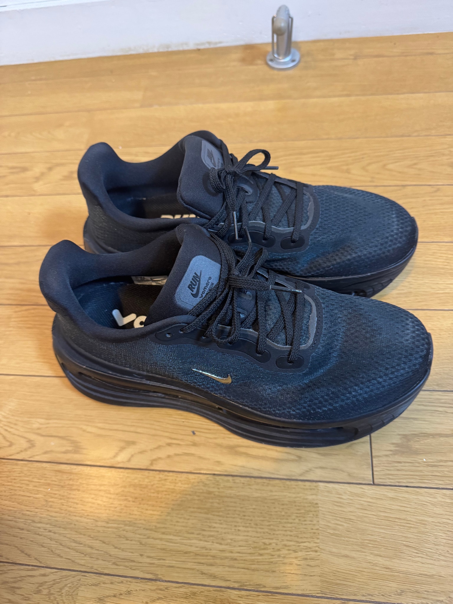 Nike Vomero Premium "Chrome Mini Swoosh/Black"