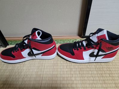 Nike Air Jordan 1 Mid "Chicago Black Toe"