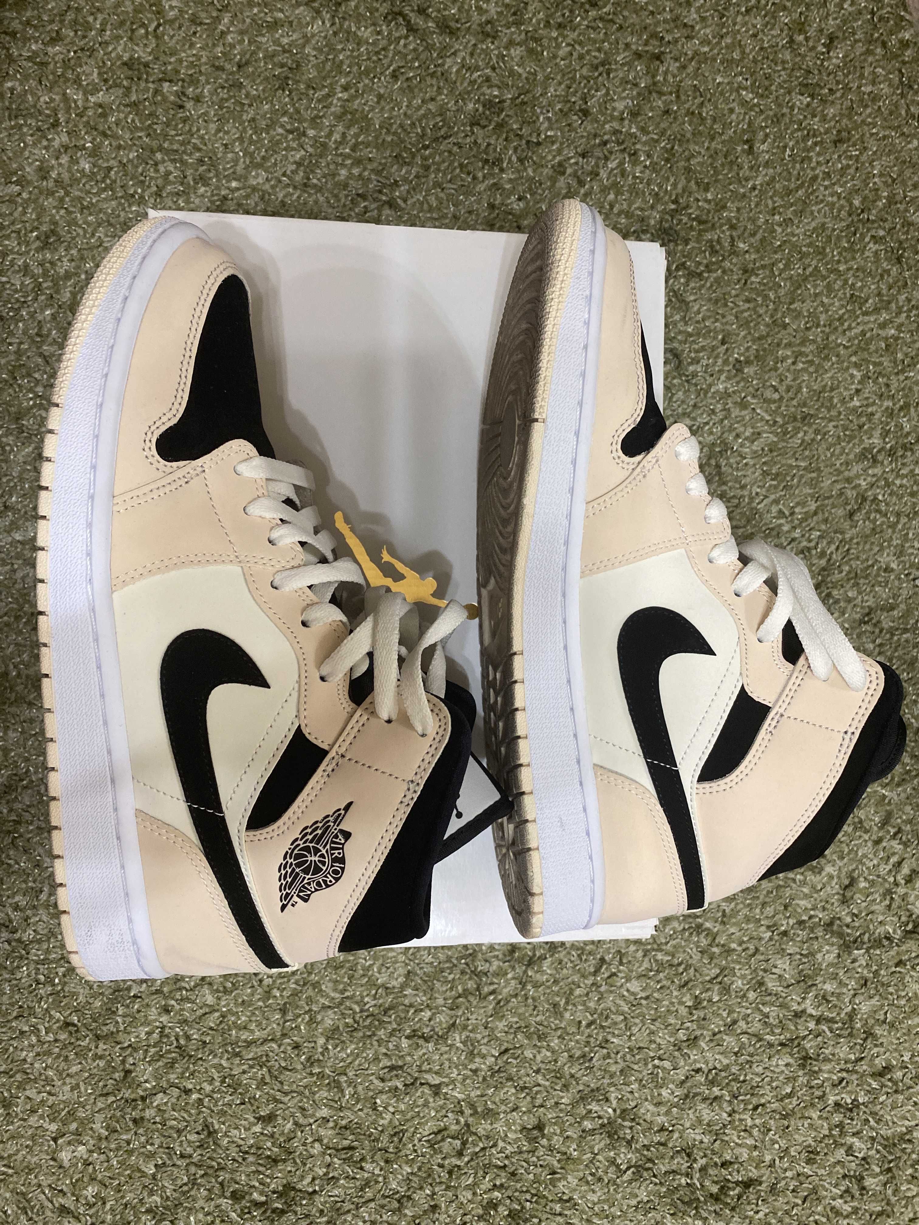 NIKE Women's AIR JORDAN 1 MID "GUAVA ICE"