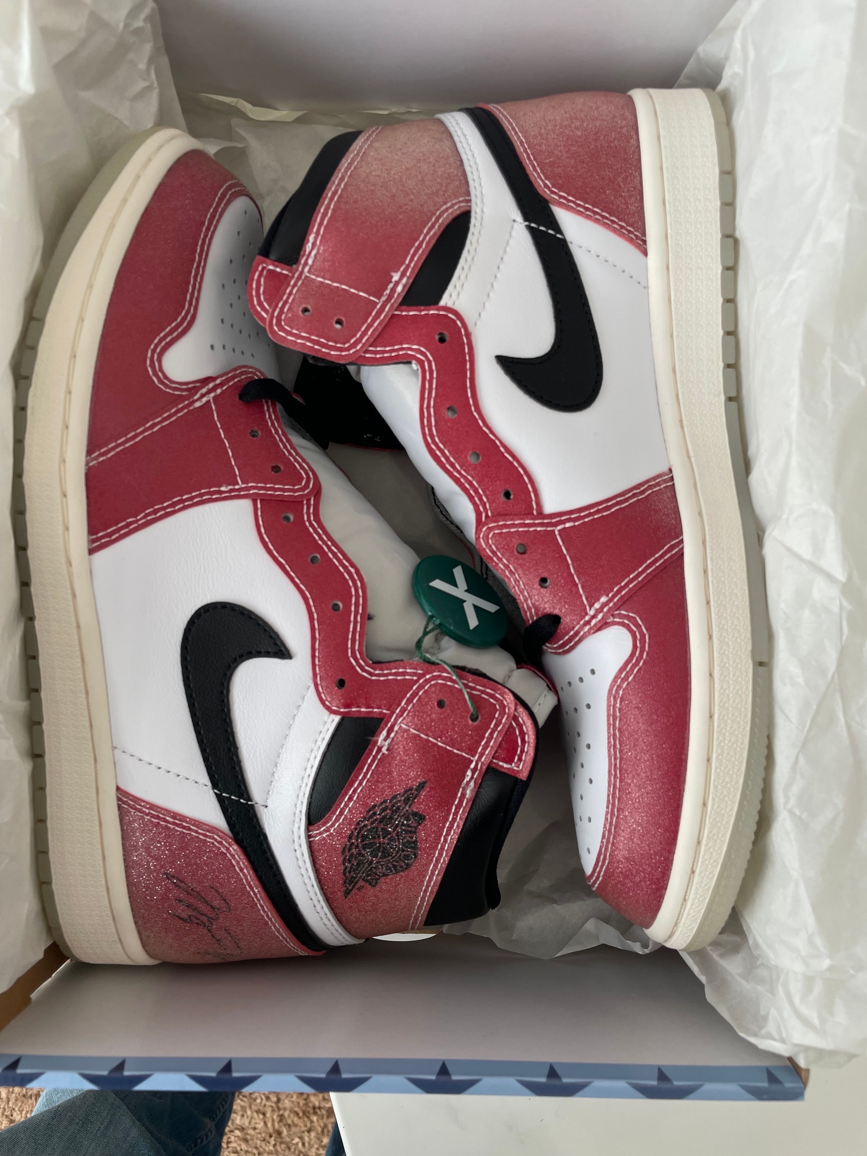 Trophy Room × Nike Air Jordan 1 Retro High "Chicago" (Friends and Family) (Blue Laces)