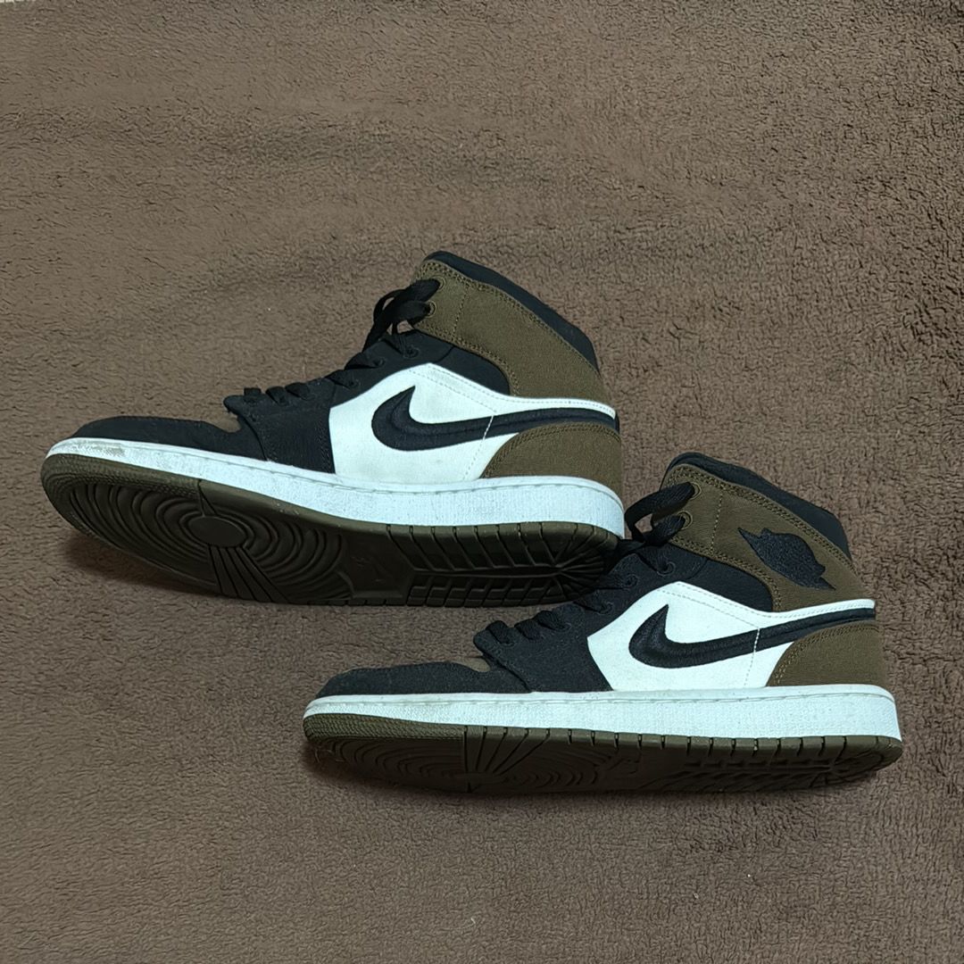 Nike Women's Air Jordan 1 Mid SE "Olive Toe"