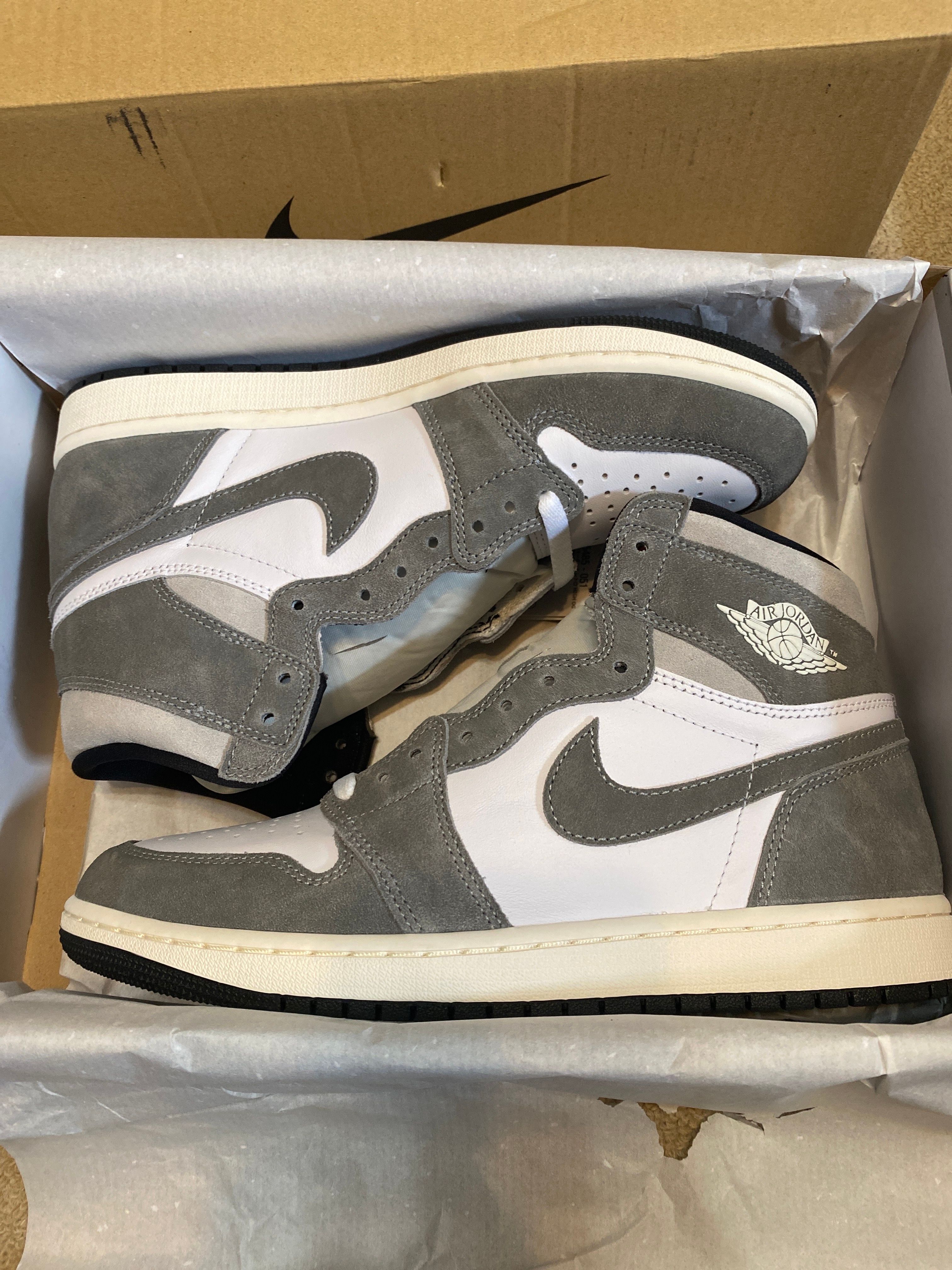 Nike Air Jordan 1 Retro High OG "Black and Smoke Grey"