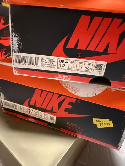 Nike Air Jordan 1 High OG "Lost & Found/Chicago"