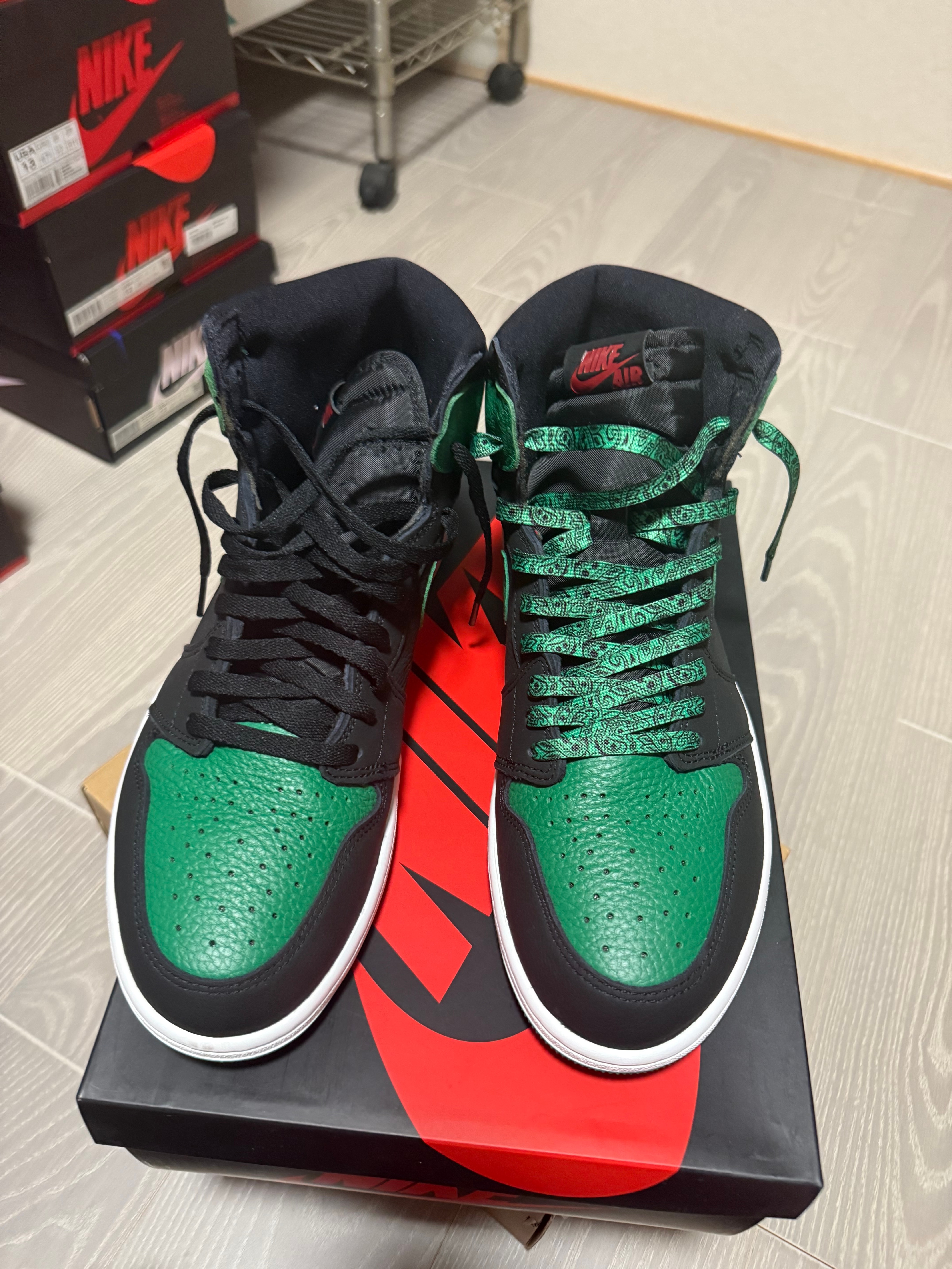 Nike Air Jordan 1 Retro High OG "Black/Pine Green" (2020)