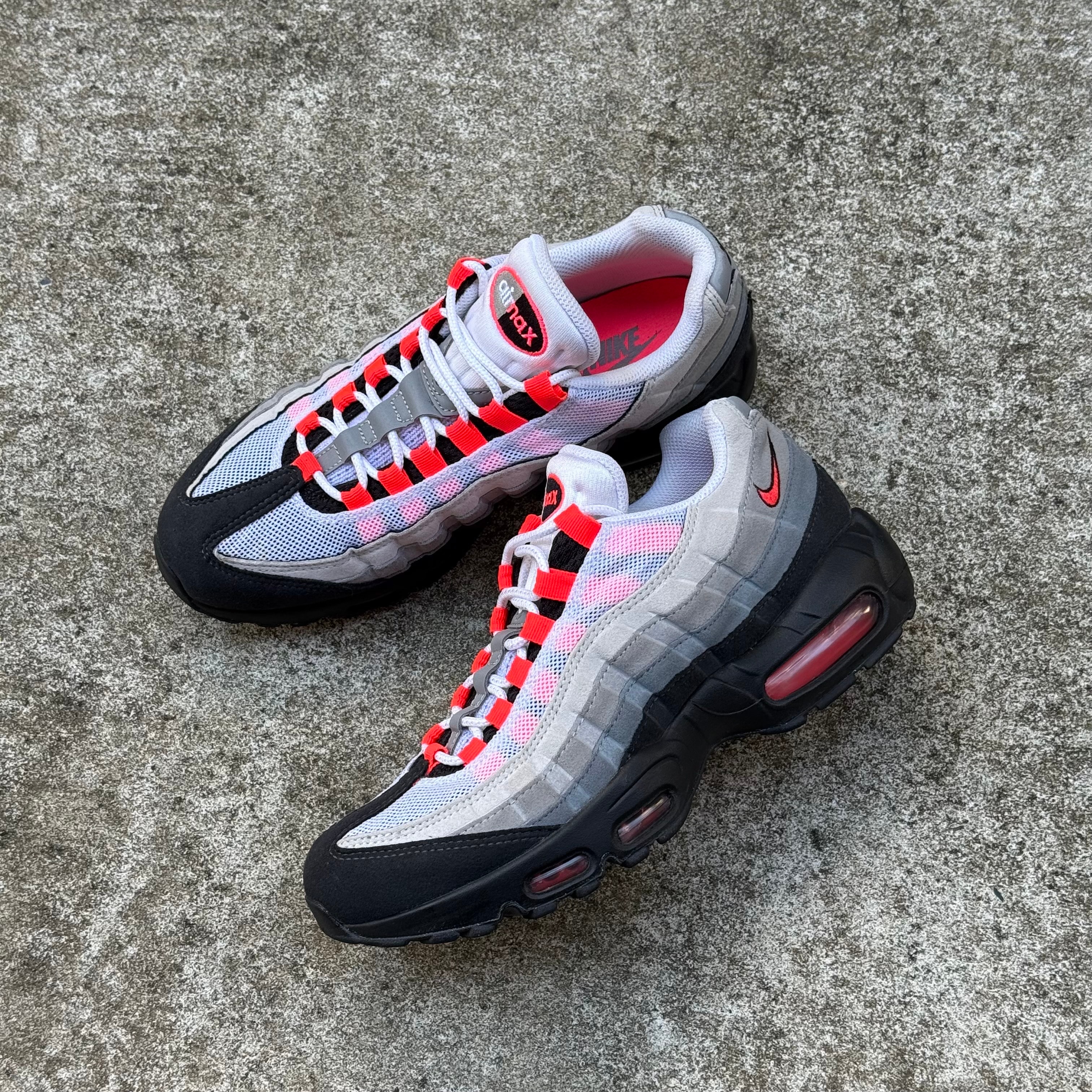 ナイキ エアマックス95 "ホワイト/ソーラーレッド"