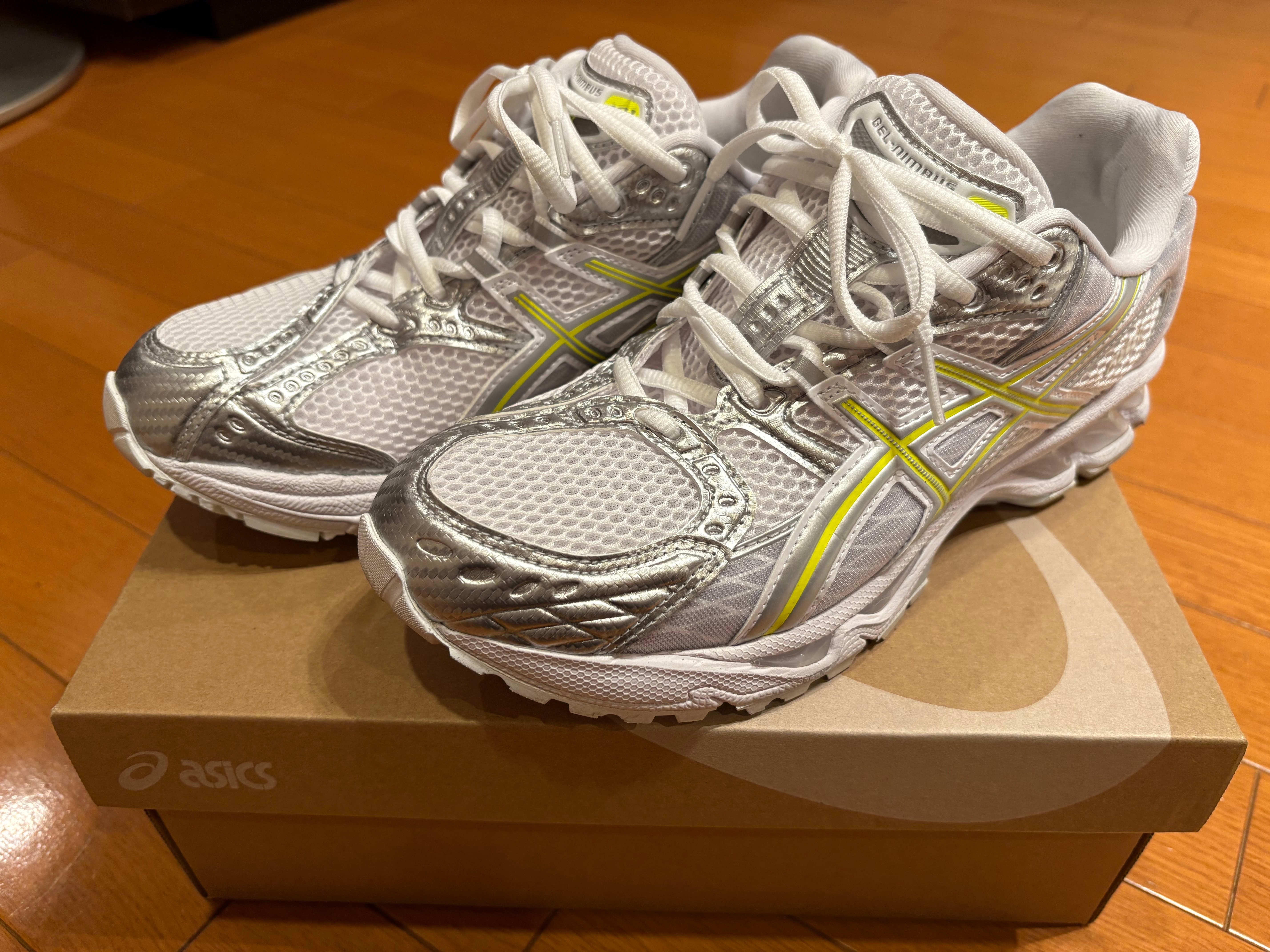 キス ロニーファイグ × アシックス ゲルニンバス 10.1 "ホワイト/ピュアシルバー"