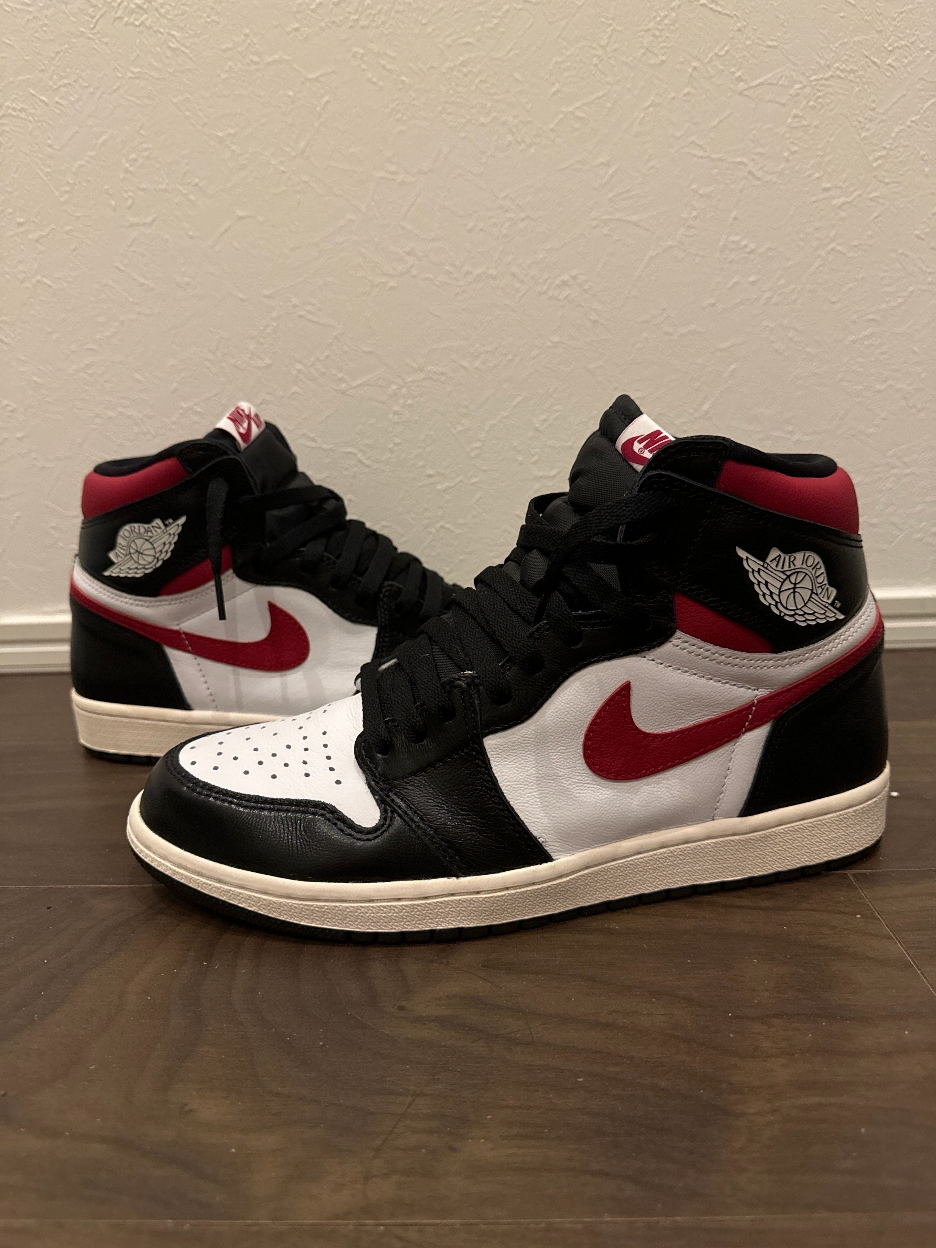 Nike Air Jordan 1 Retro High "Black/White/Sail/Gym Red"