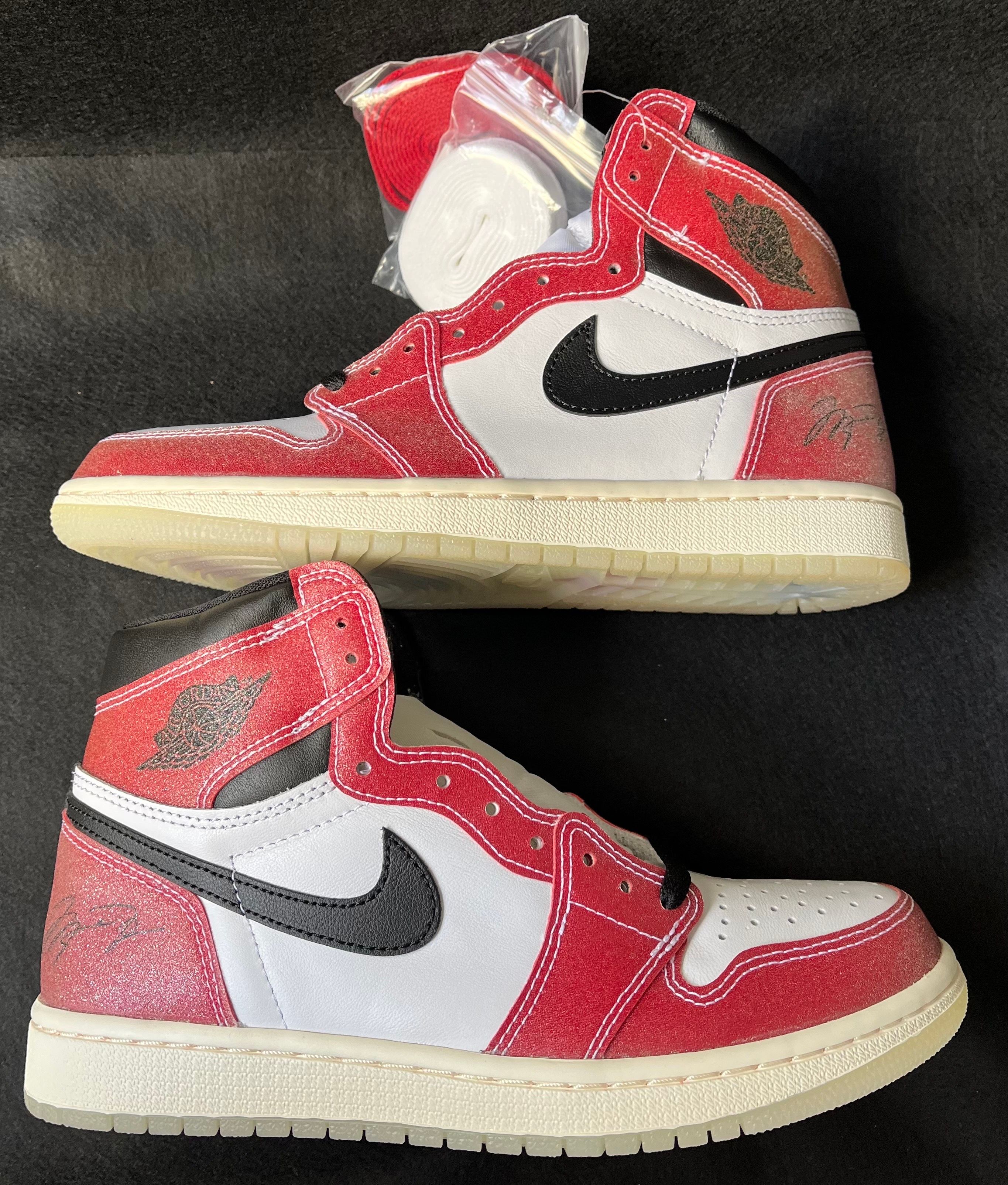 Trophy Room × Nike Air Jordan 1 Retro High "Chicago" (Friends and Family) (Blue Laces)