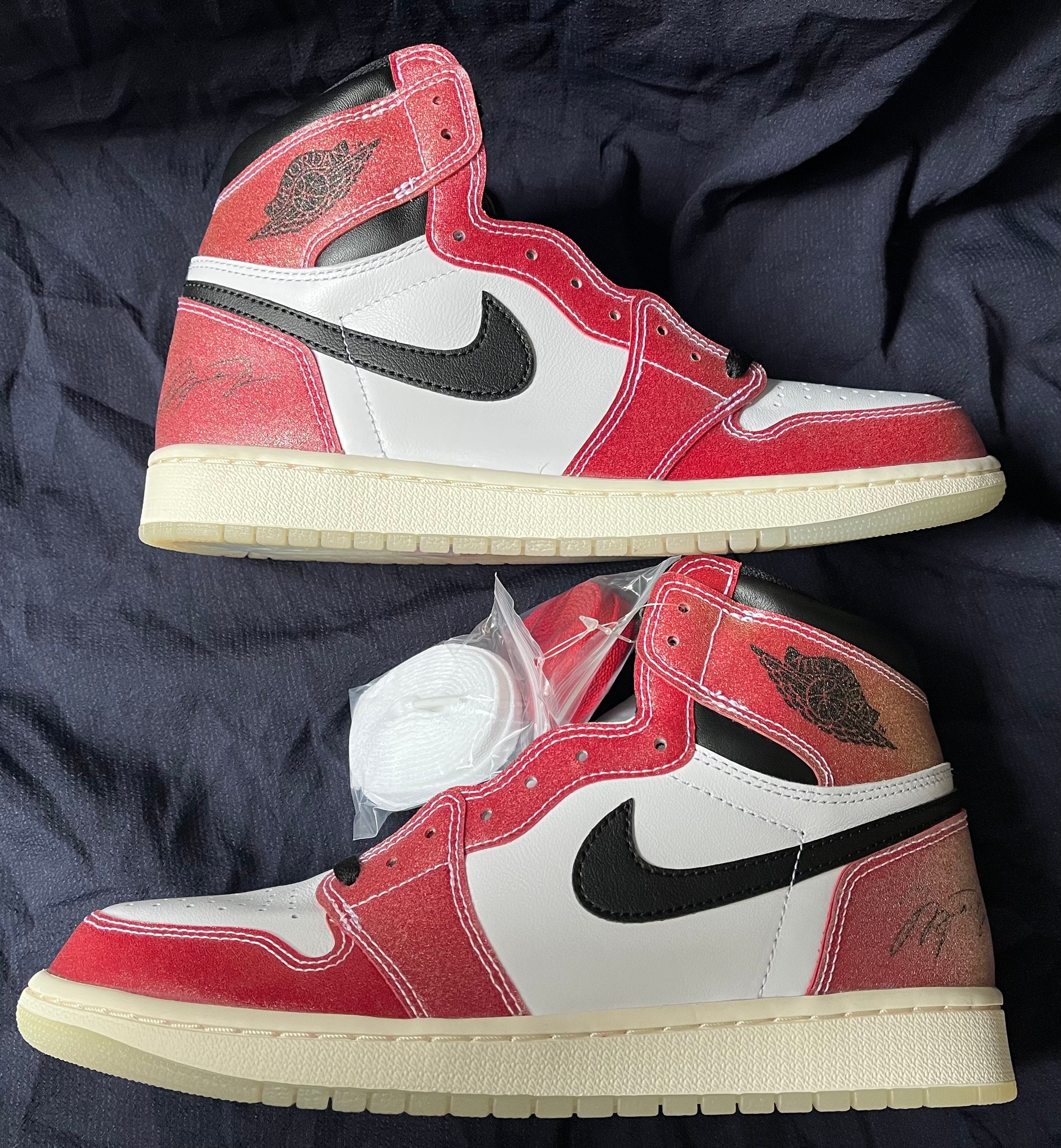 Trophy Room × Nike Air Jordan 1 Retro High "Chicago" (Friends and Family) (Blue Laces)