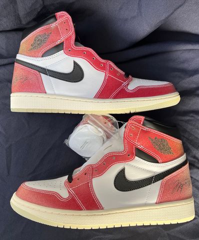 Trophy Room × Nike Air Jordan 1 Retro High "Chicago" (Friends and Family) (Blue Laces)