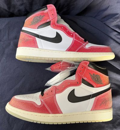 Trophy Room × Nike Air Jordan 1 Retro High "Chicago" (Friends and Family) (Blue Laces)