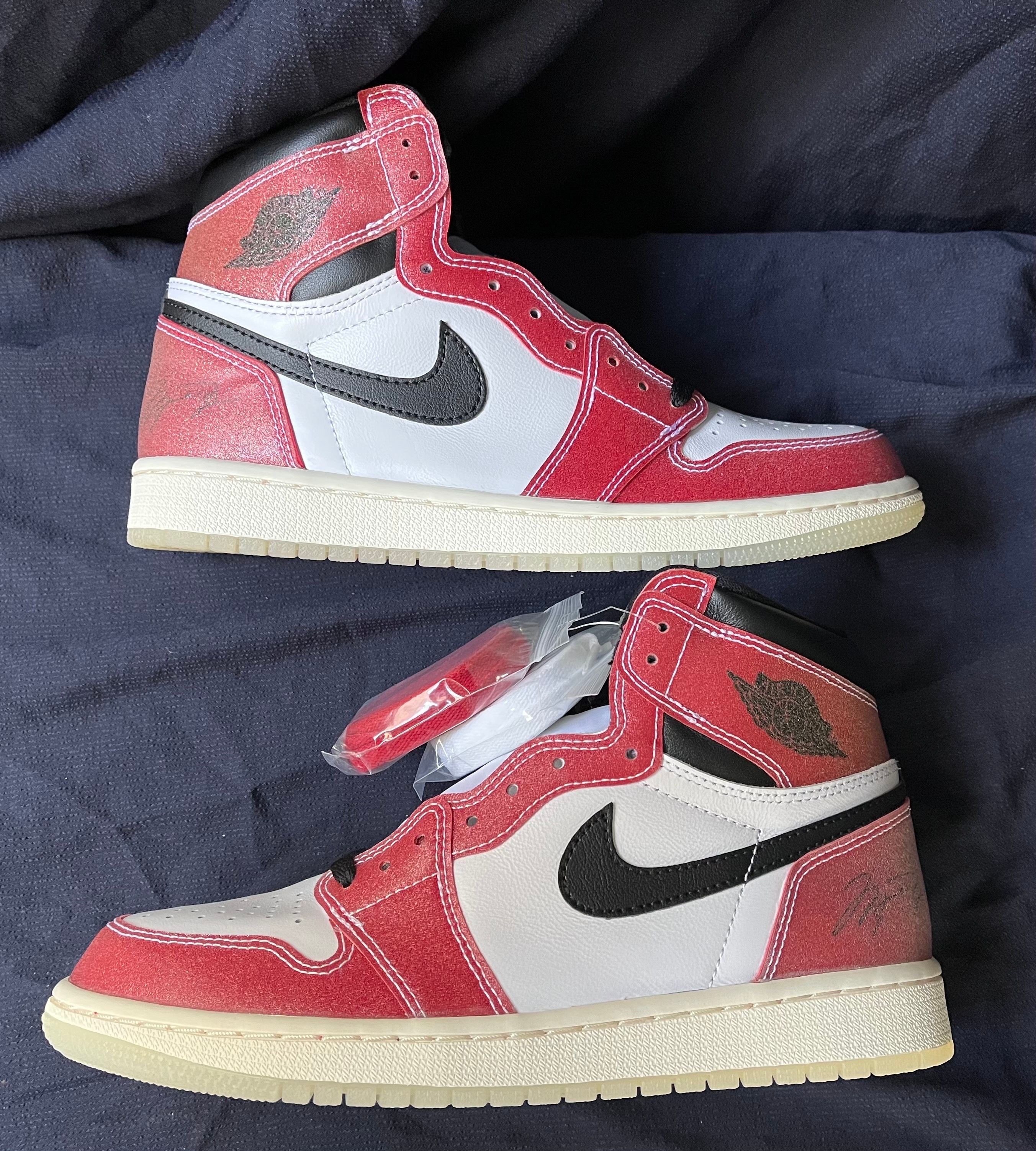 Trophy Room × Nike Air Jordan 1 Retro High "Chicago" (Friends and Family) (Blue Laces)