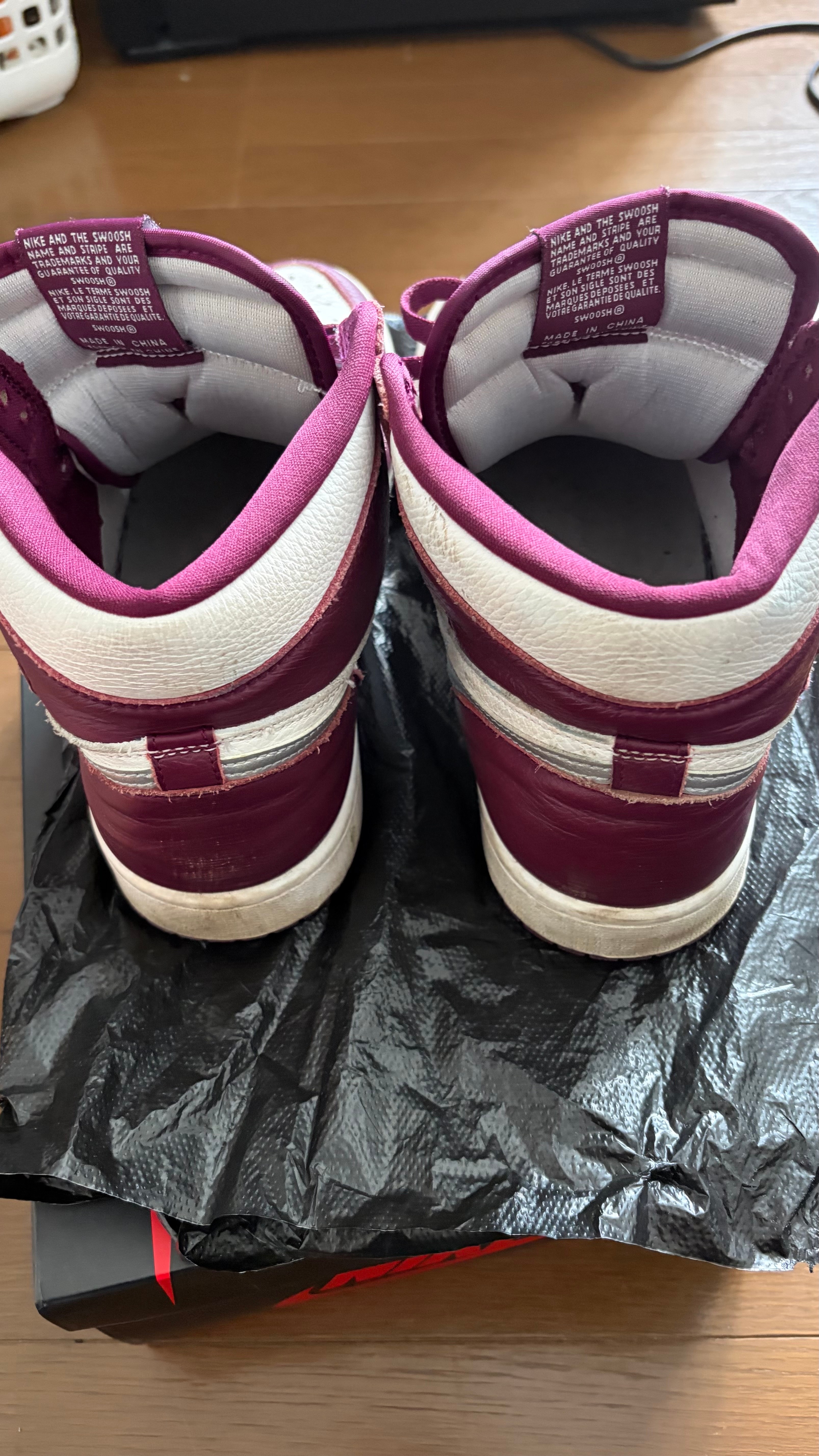 Nike Air Jordan 1 High OG "Bordeaux"