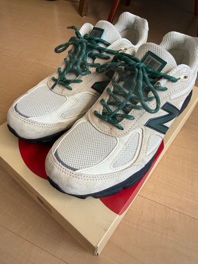 New Balance 990V4 "Macadamia Nut"