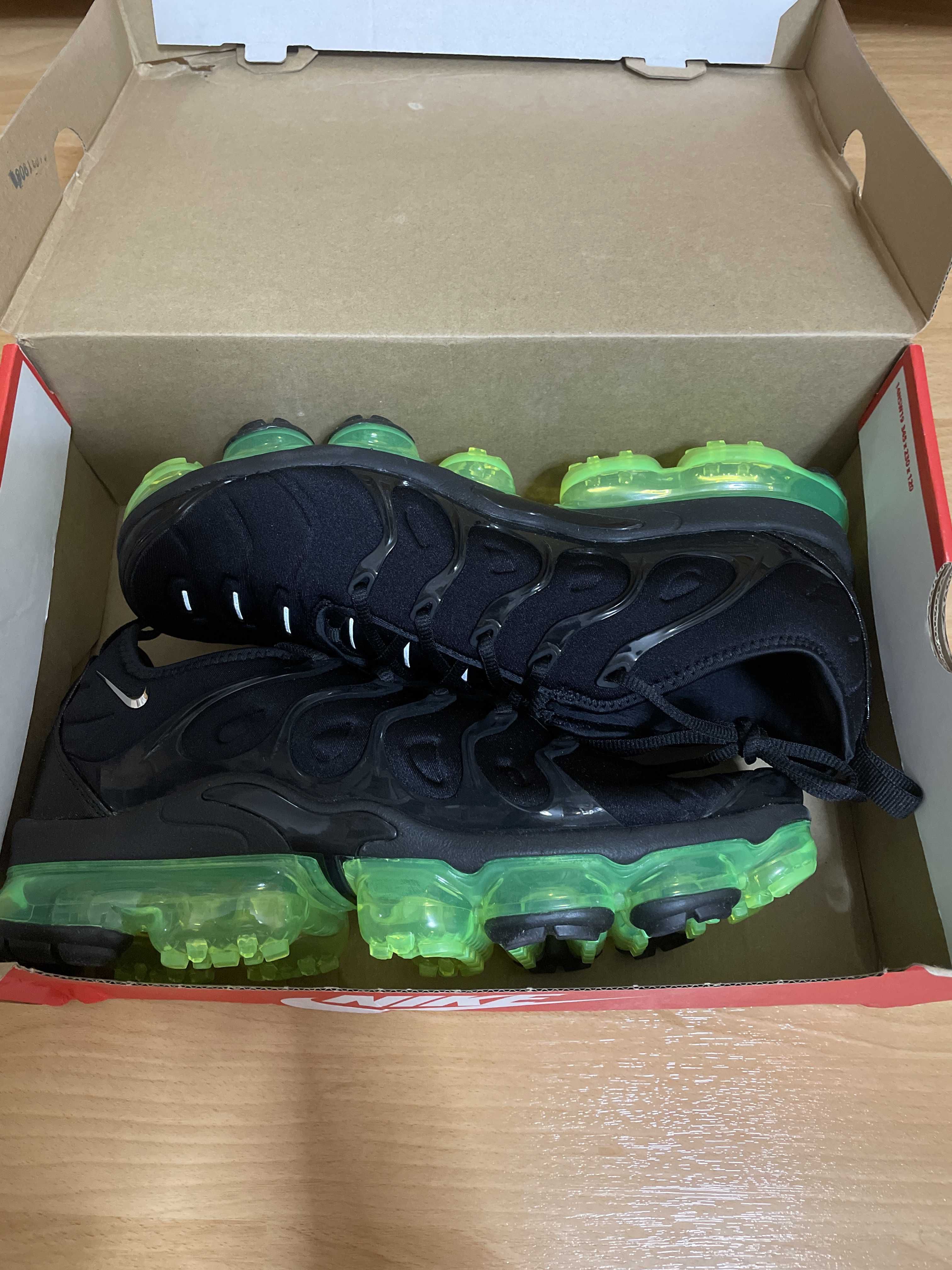 Nike Air Vapormax Plus "Black/Volt Sole"