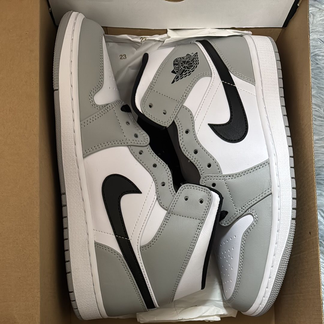 Nike Air Jordan 1 Mid "Light Smoke Grey/White/Black"