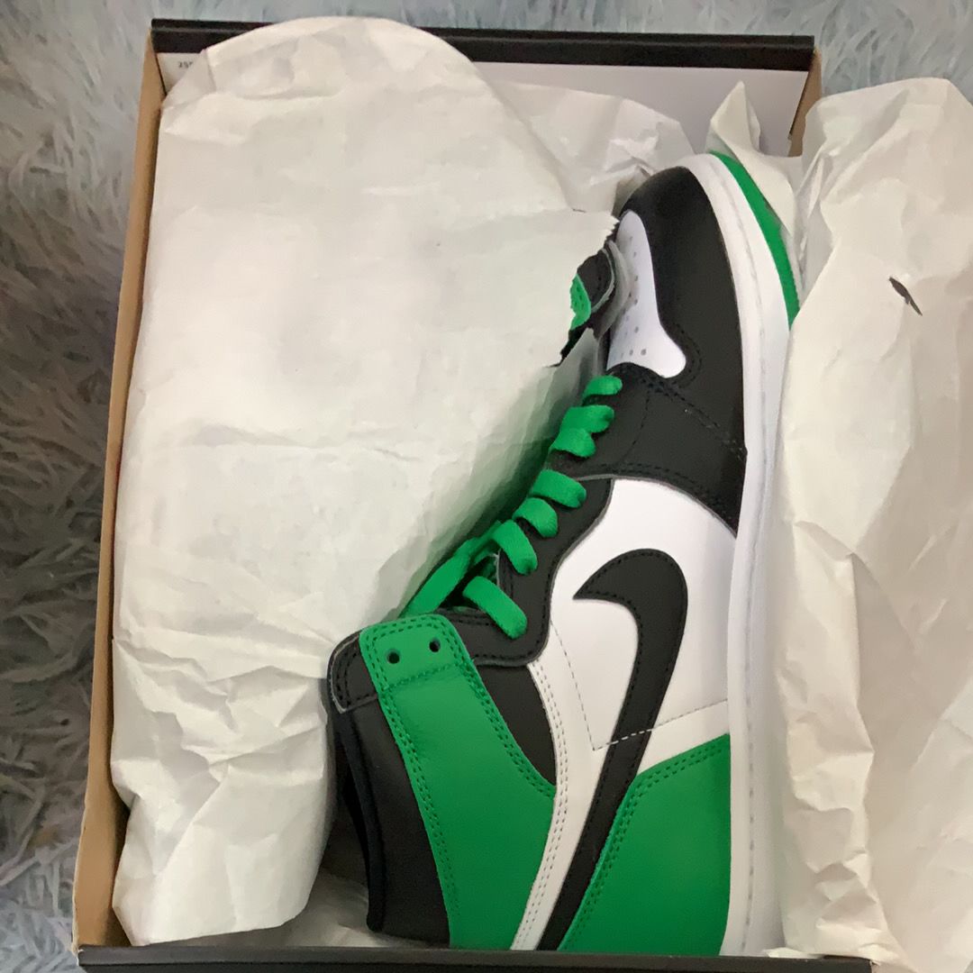 Nike Air Jordan 1 Retro High OG "Celtics/Black and Lucky Green" (2023)