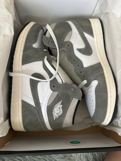 Nike Air Jordan 1 Retro High OG "Black and Smoke Grey"