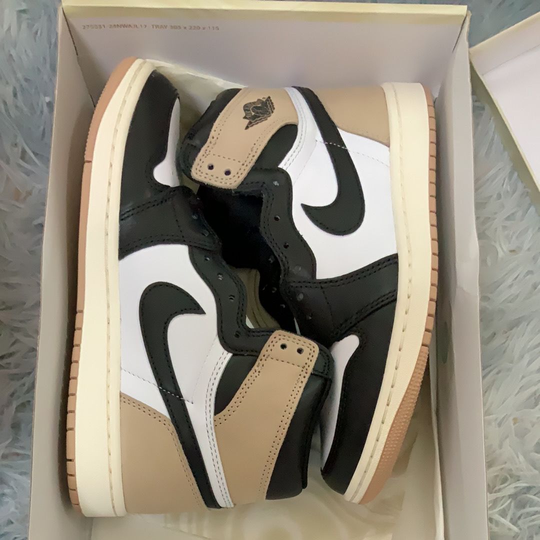 Nike Women's Air Jordan 1 Retro High OG "Latte"