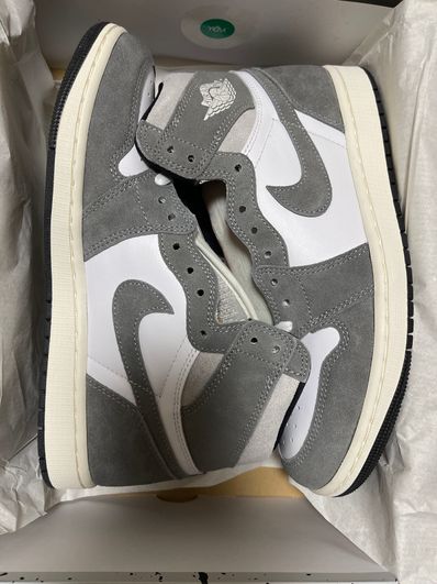 Nike Air Jordan 1 Retro High OG "Black and Smoke Grey"