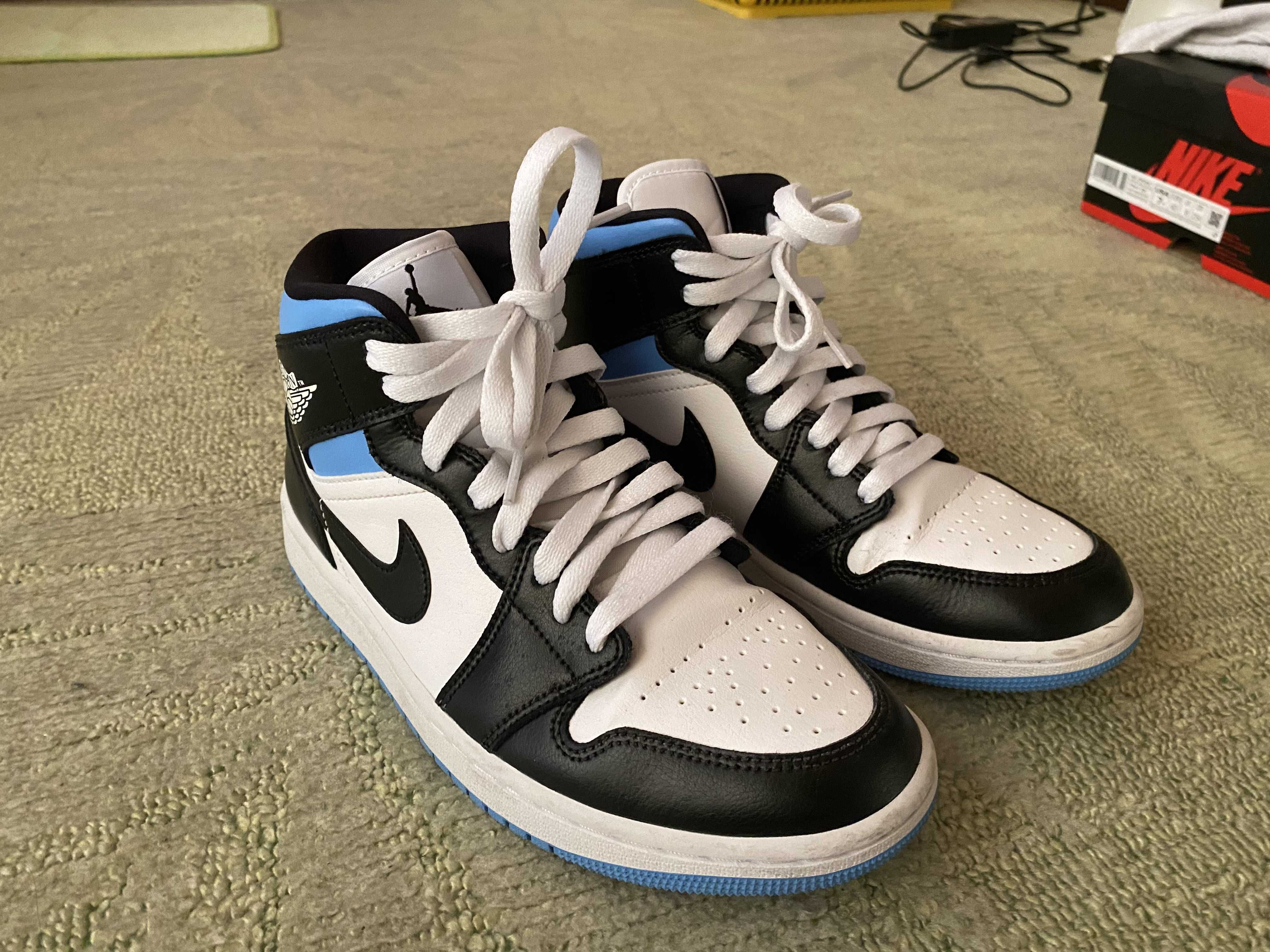 Nike Women's Air Jordan 1 Mid "Black/University Blue"