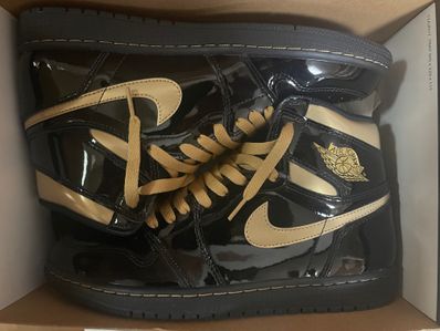 Nike Air Jordan 1 High OG "Black-Metalic Gold"
