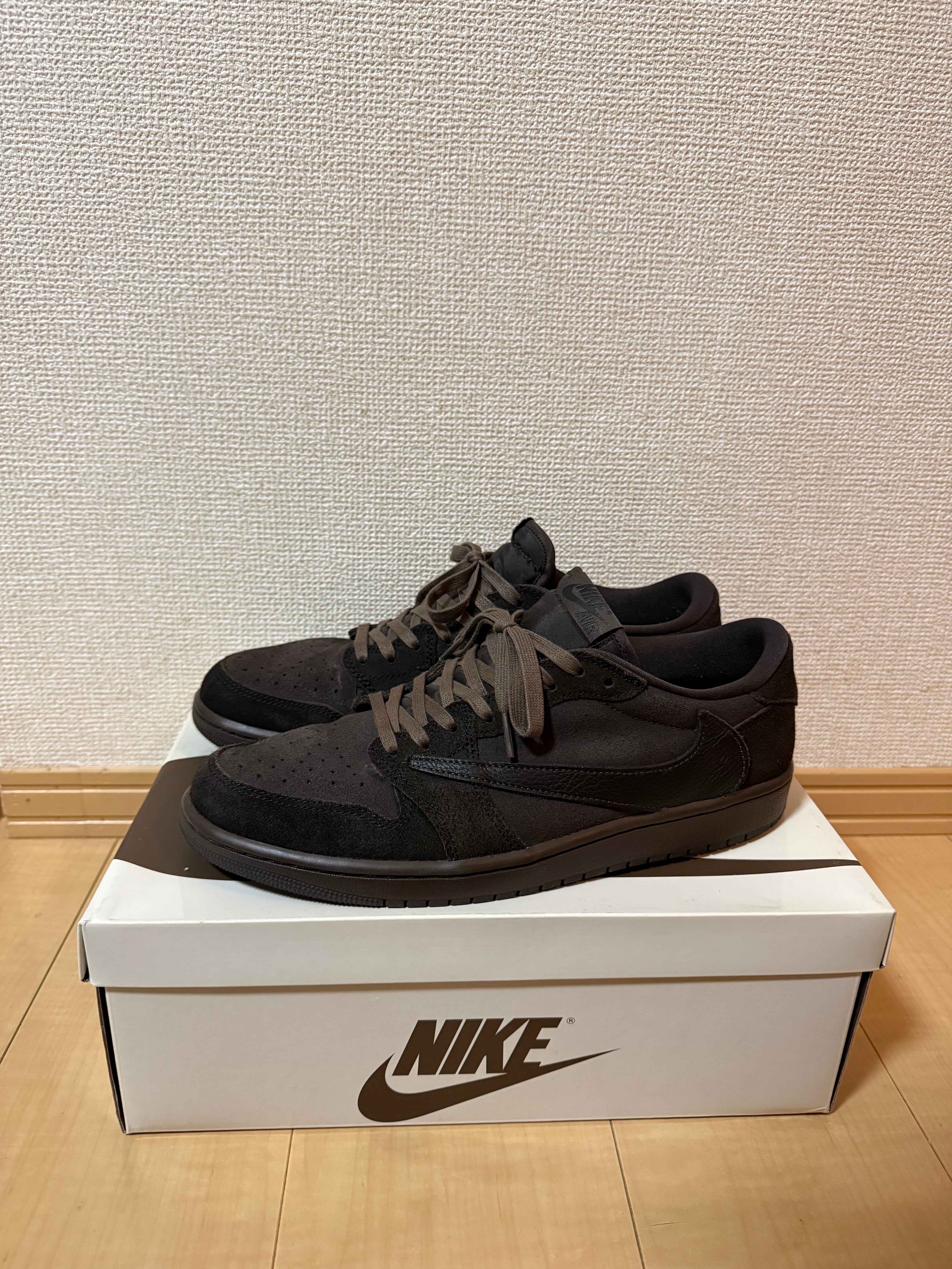 トラヴィススコット × ナイキ エアジョーダン1 ロー OG SP "ベルベットブラウン アンド ダークモカ"