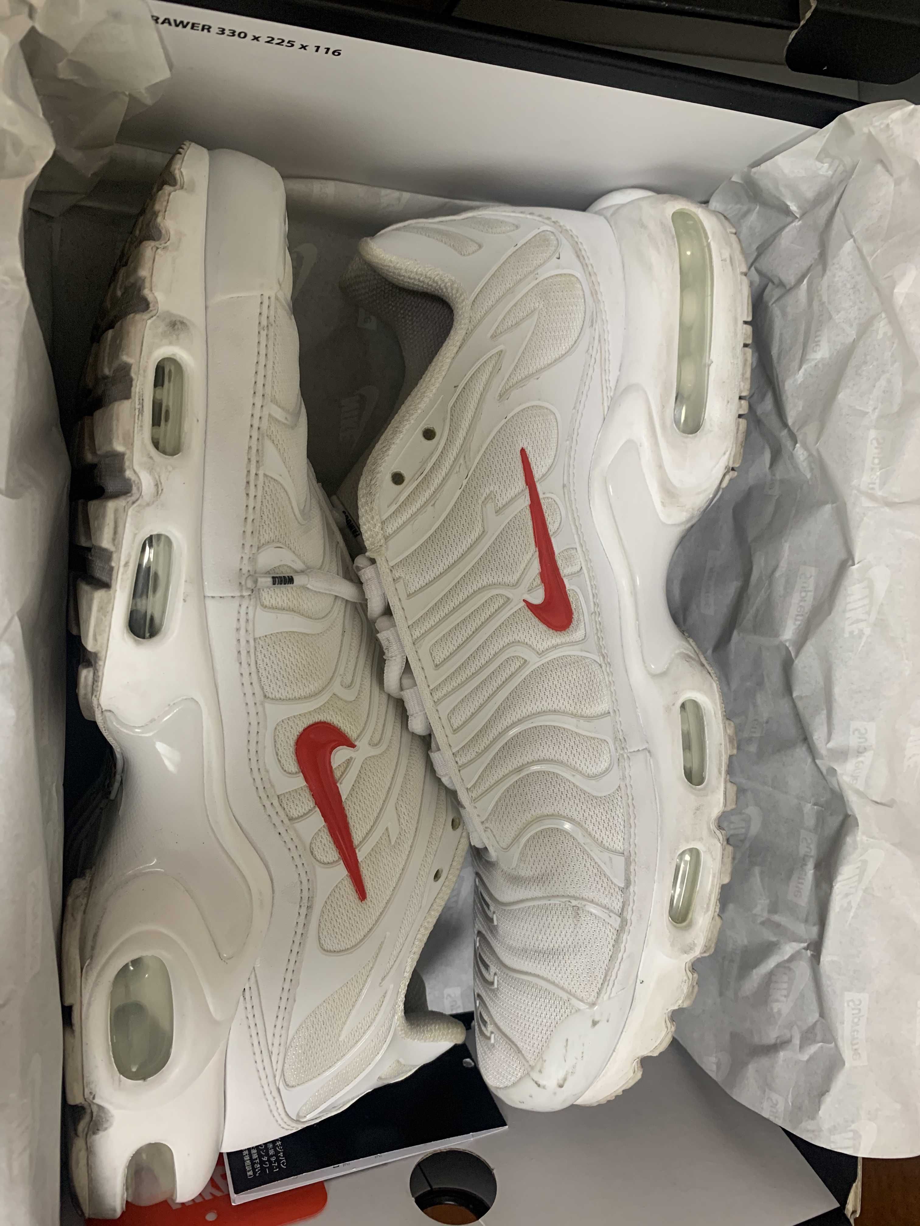 Supreme x Nike Air Max Plus TN "White/Speed Red"