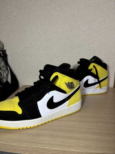 Nike Air Jordan 1 Mid "Yellow Toe Black"