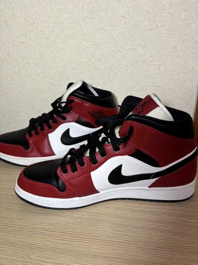 Nike Air Jordan 1 Mid "Chicago Black Toe"