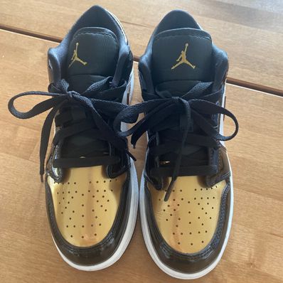 Nike GS Air Jordan 1 Low SE "Black/White/Metallic Gold"