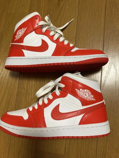 NIKE WMNS AIR JORDAN 1 MID