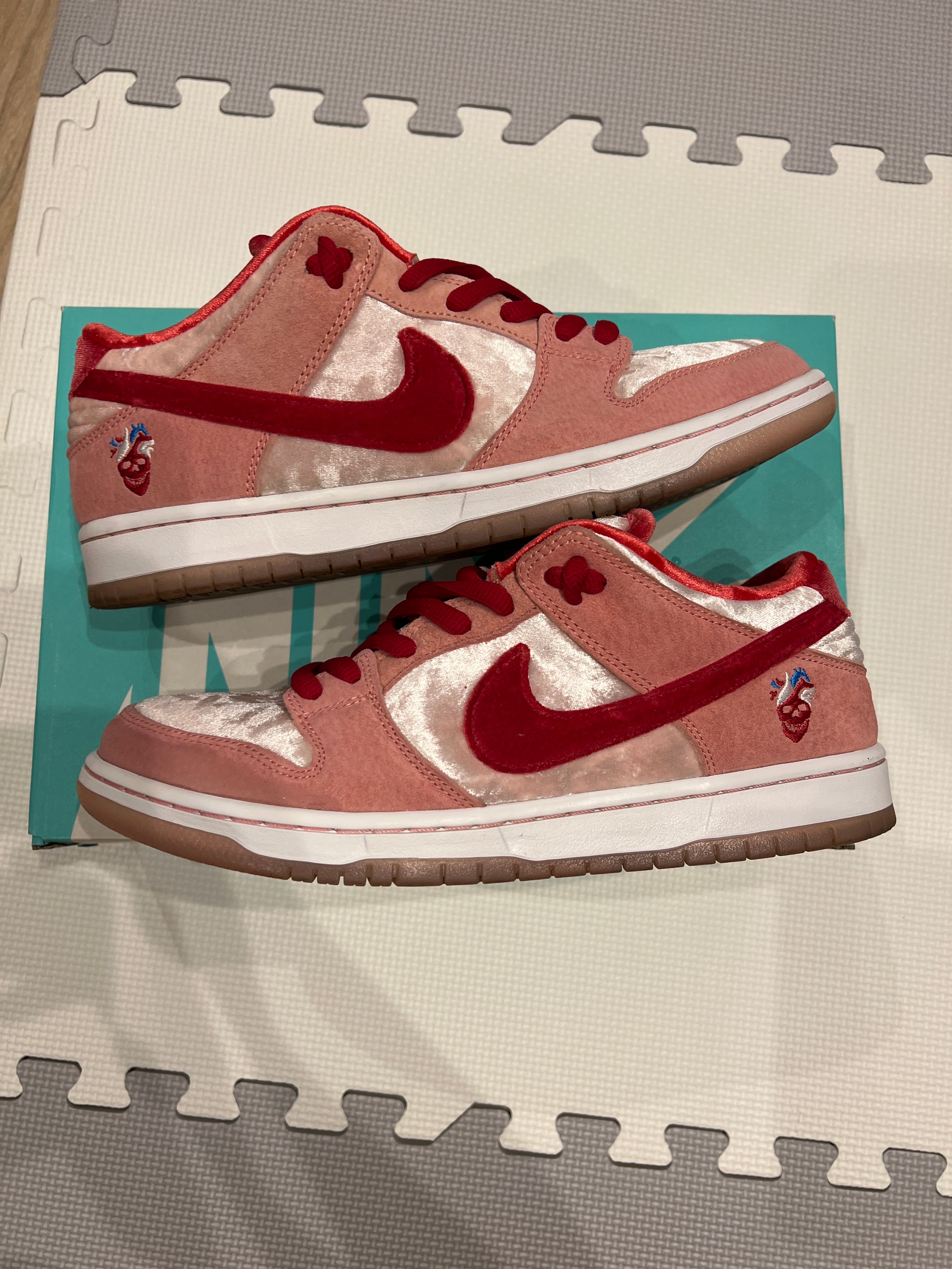 Strangelove × Nike SB Dunk Low "Valentine’s Day"