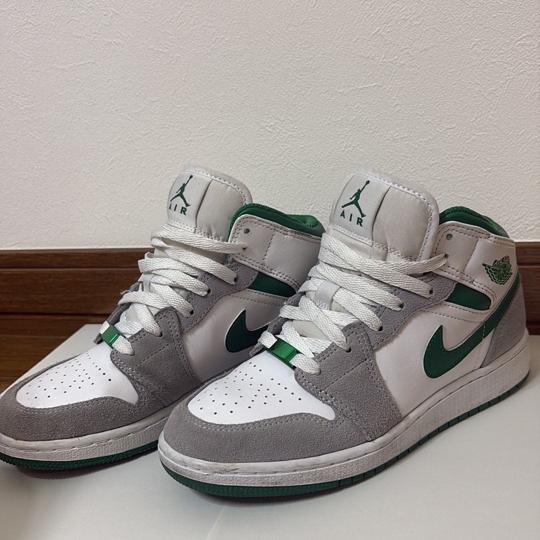 Nike GS Air Jordan 1 Mid SE "White/Pine Green/Smoke Grey"