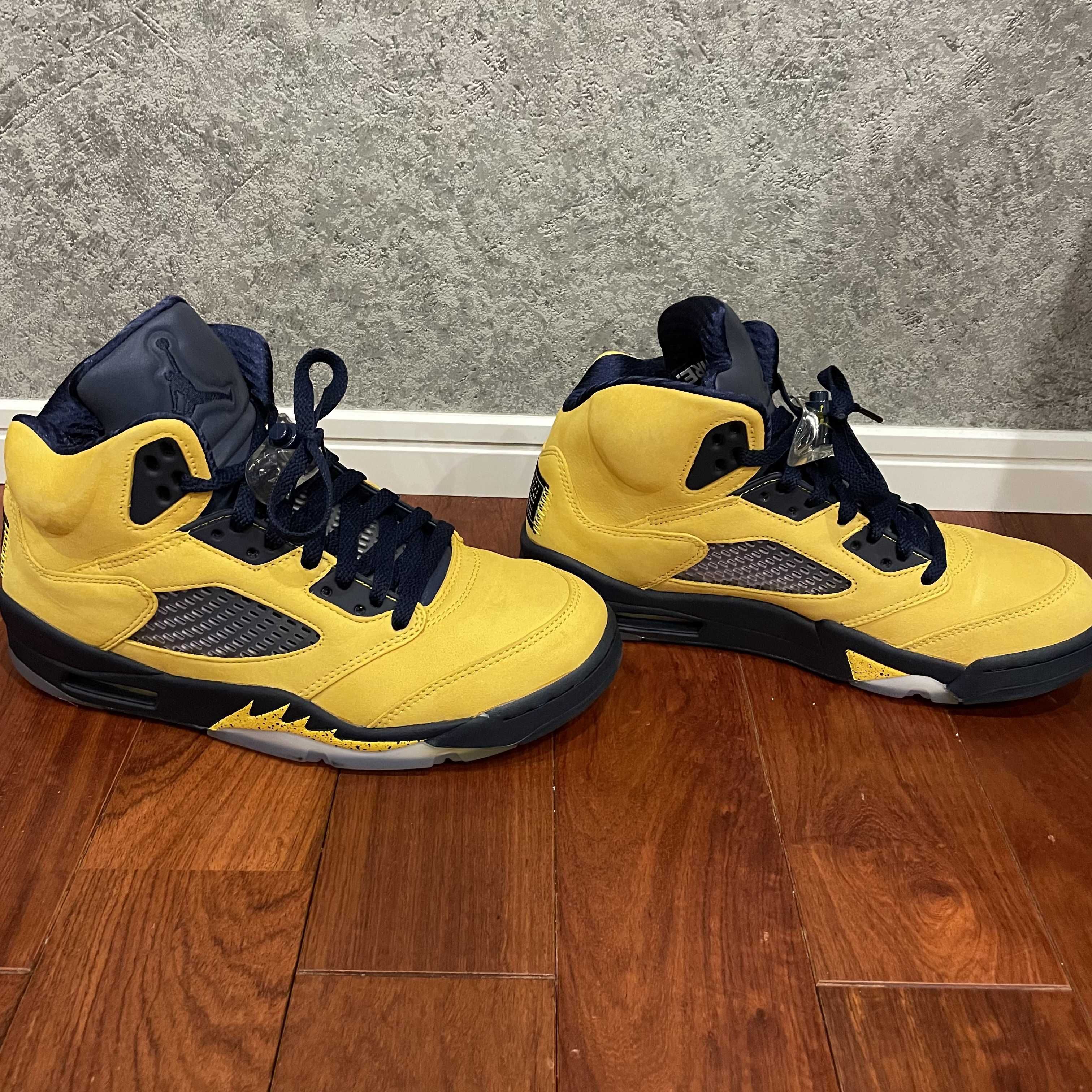 NIKE AIR JORDAN 5 "MICHIGAN"