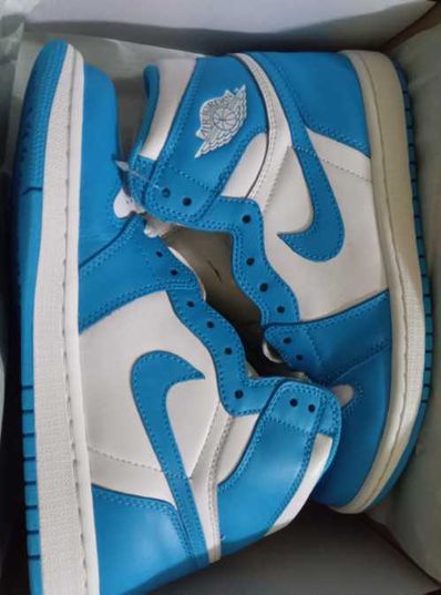 Nike Air Jordan 1 Retro High "UNC"