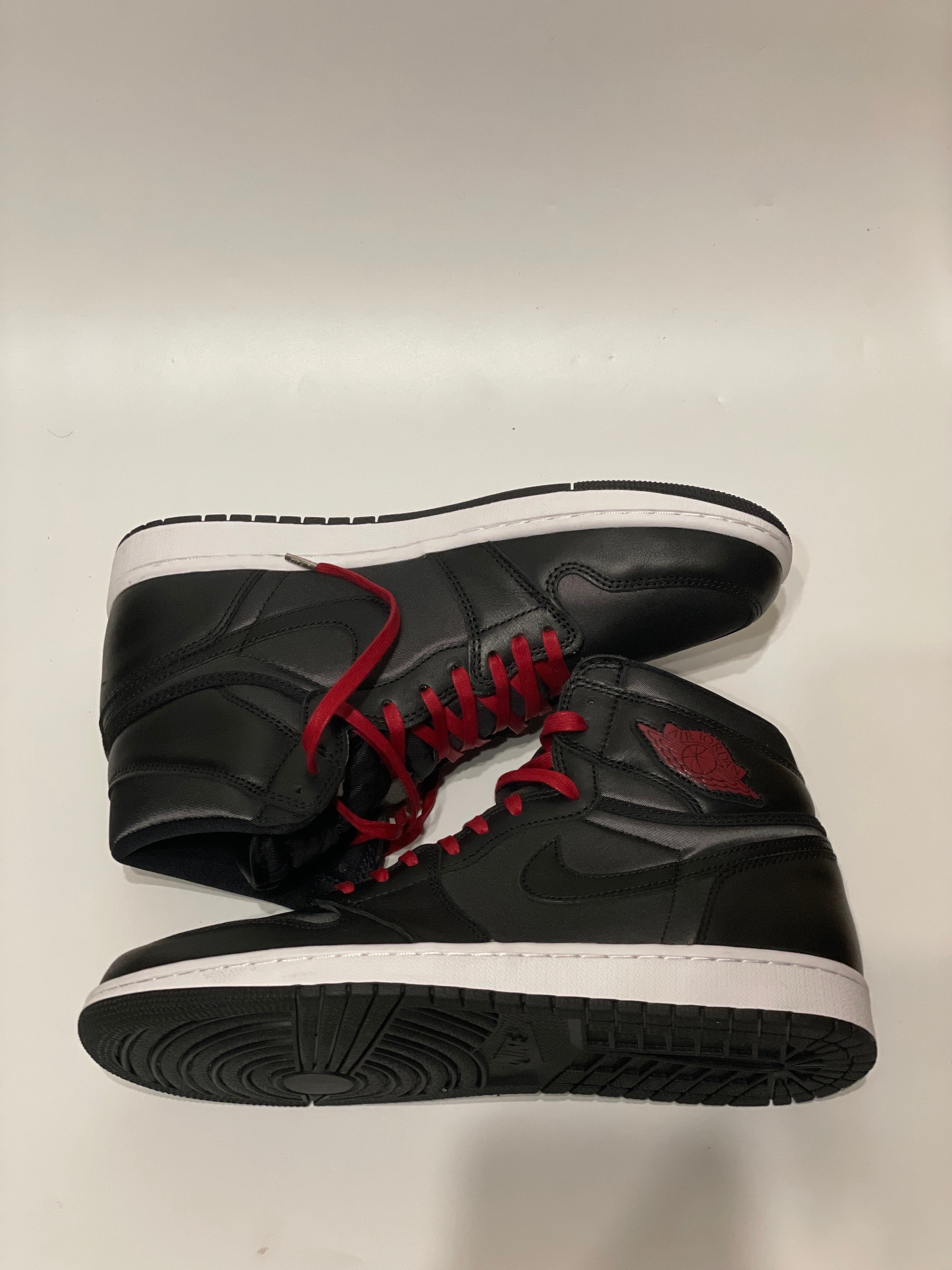 Nike Air Jordan 1 Retro High OG "Black/Metallic Silver/Gym Red"  